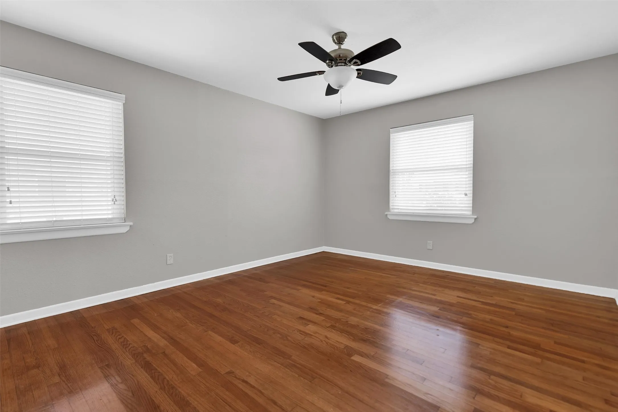 Single Family Residence For Sale in Dallas County , 2209 Costa Mesa Drive, Dallas, Texas 75228, 3 Bedroom, 1 Bathroom, 1 Garage spaces, 1,256 Sqft, built in 1955, mls#21321929, Real Estate Agent in Dallas, Homes For Sale in Dallas county, Homes For Sale in Dallas, Realtor in Dallas Texas, Real Estate Brokerage Independent Realty Texas, Luminita Cordes Realtor