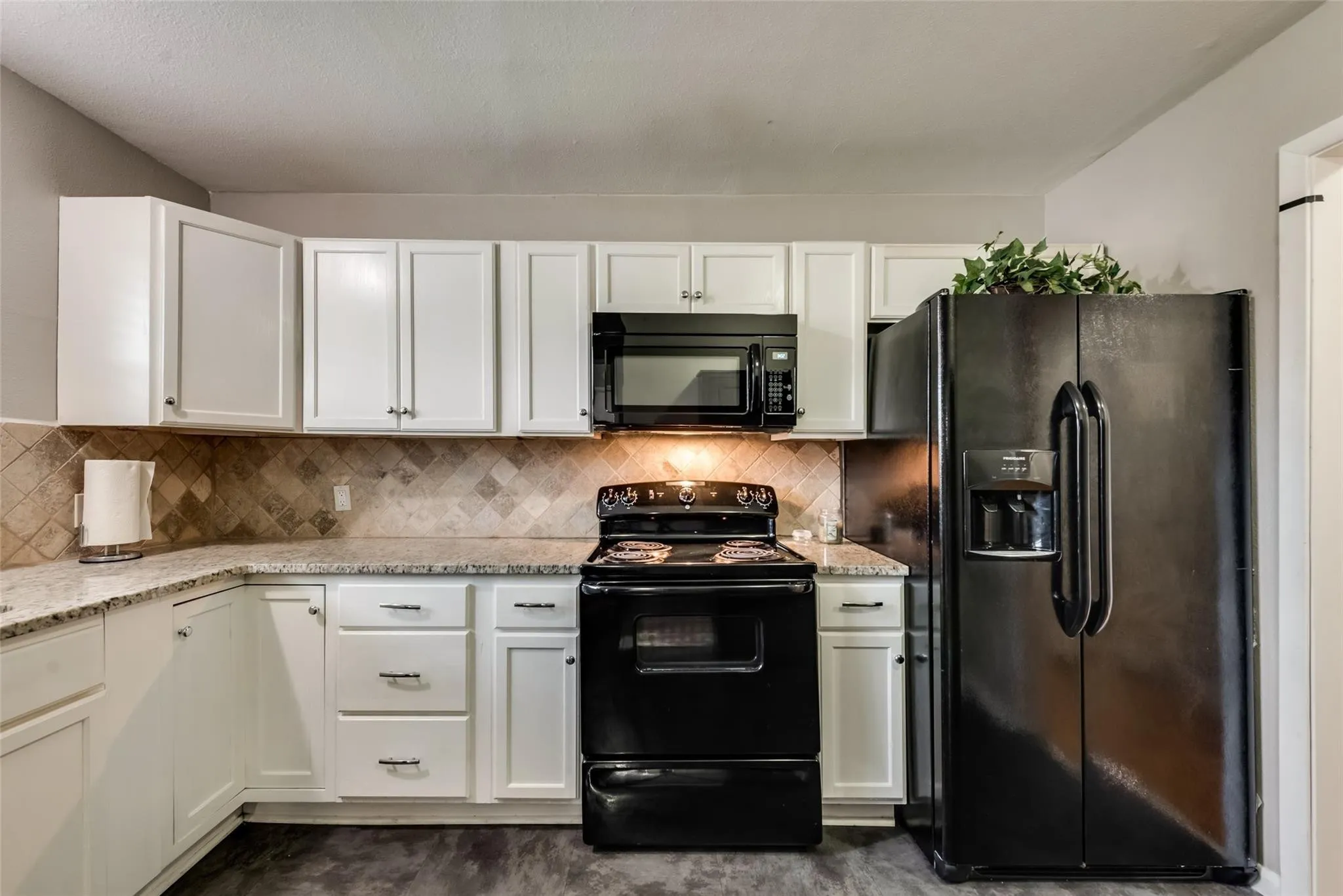 Single Family Residence For Sale in Dallas County , 2209 Costa Mesa Drive, Dallas, Texas 75228, 3 Bedroom, 1 Bathroom, 1 Garage spaces, 1,256 Sqft, built in 1955, mls#21321929, Real Estate Agent in Dallas, Homes For Sale in Dallas county, Homes For Sale in Dallas, Realtor in Dallas Texas, Real Estate Brokerage Independent Realty Texas, Luminita Cordes Realtor