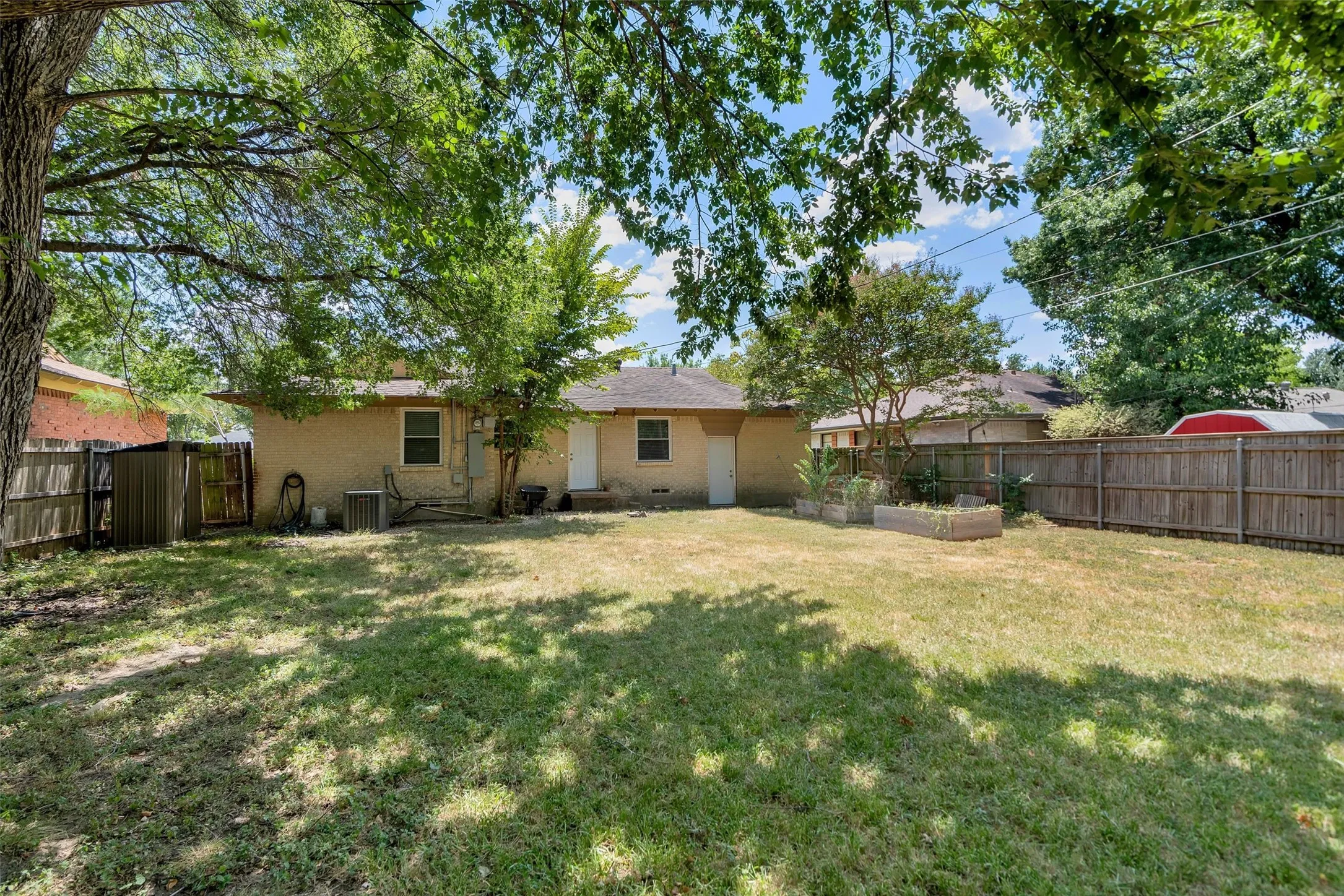 Single Family Residence For Sale in Dallas County , 2209 Costa Mesa Drive, Dallas, Texas 75228, 3 Bedroom, 1 Bathroom, 1 Garage spaces, 1,256 Sqft, built in 1955, mls#21321929, Real Estate Agent in Dallas, Homes For Sale in Dallas county, Homes For Sale in Dallas, Realtor in Dallas Texas, Real Estate Brokerage Independent Realty Texas, Luminita Cordes Realtor