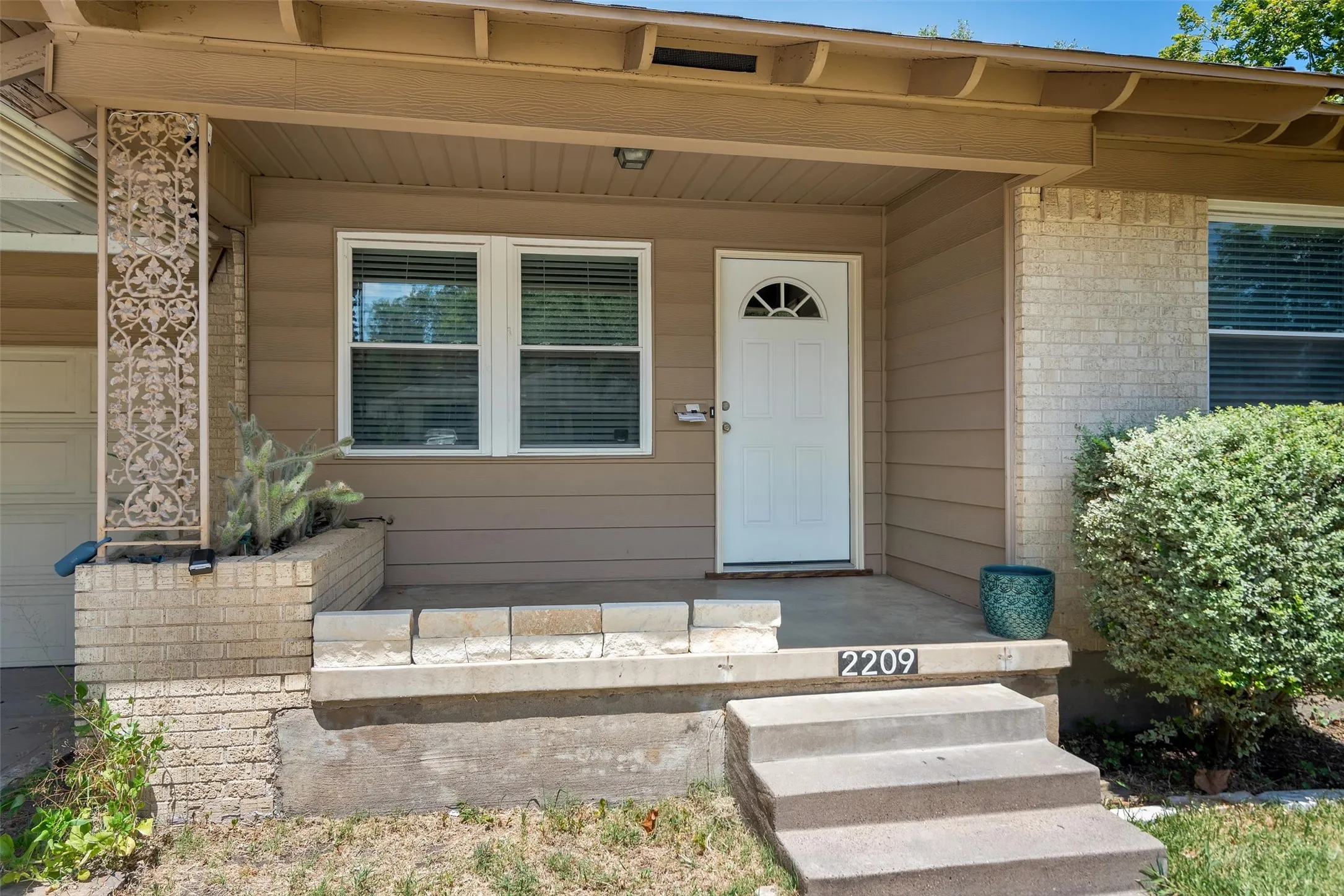 Single Family Residence For Sale in Dallas County , 2209 Costa Mesa Drive, Dallas, Texas 75228, 3 Bedroom, 1 Bathroom, 1 Garage spaces, 1,256 Sqft, built in 1955, mls#21321929, Real Estate Agent in Dallas, Homes For Sale in Dallas county, Homes For Sale in Dallas, Realtor in Dallas Texas, Real Estate Brokerage Independent Realty Texas, Luminita Cordes Realtor
