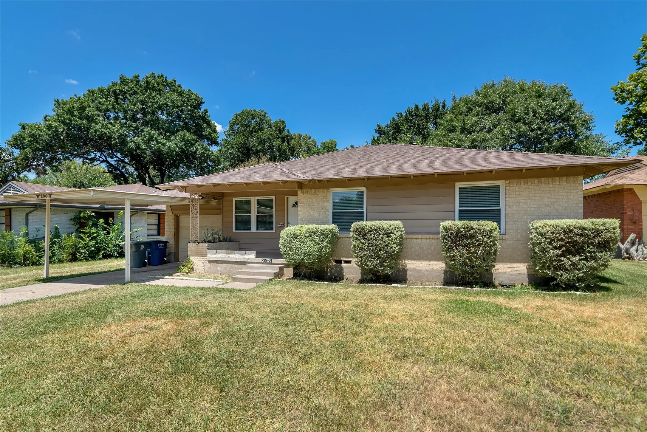 Single Family Residence For Sale in Dallas County , 2209 Costa Mesa Drive, Dallas, Texas 75228, 3 Bedroom, 1 Bathroom, 1 Garage spaces, 1,256 Sqft, built in 1955, mls#21321929, Real Estate Agent in Dallas, Homes For Sale in Dallas county, Homes For Sale in Dallas, Realtor in Dallas Texas, Real Estate Brokerage Independent Realty Texas, Luminita Cordes Realtor