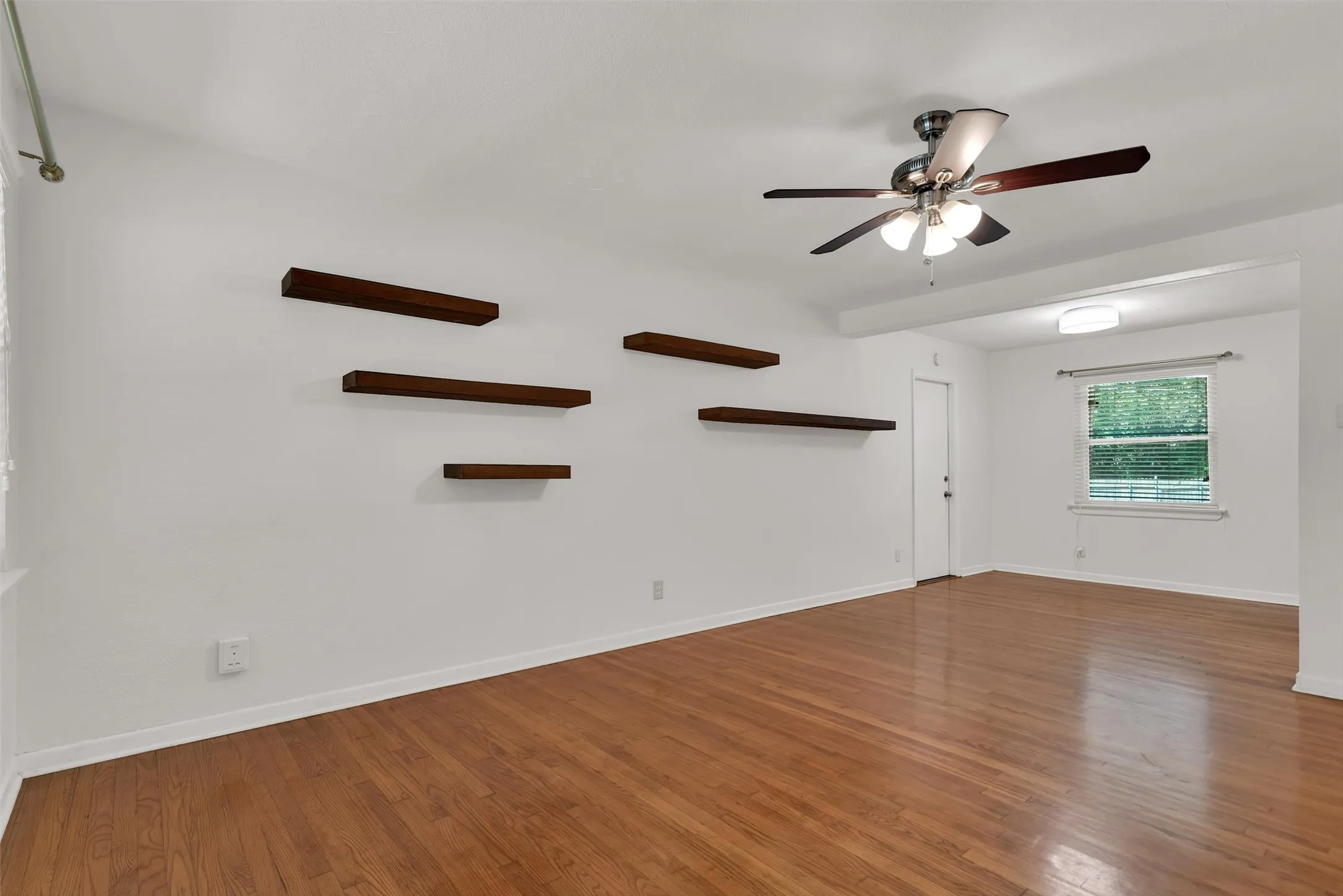 Single Family Residence For Sale in Dallas County , 2209 Costa Mesa Drive, Dallas, Texas 75228, 3 Bedroom, 1 Bathroom, 1 Garage spaces, 1,256 Sqft, built in 1955, mls#21321929, Real Estate Agent in Dallas, Homes For Sale in Dallas county, Homes For Sale in Dallas, Realtor in Dallas Texas, Real Estate Brokerage Independent Realty Texas, Luminita Cordes Realtor