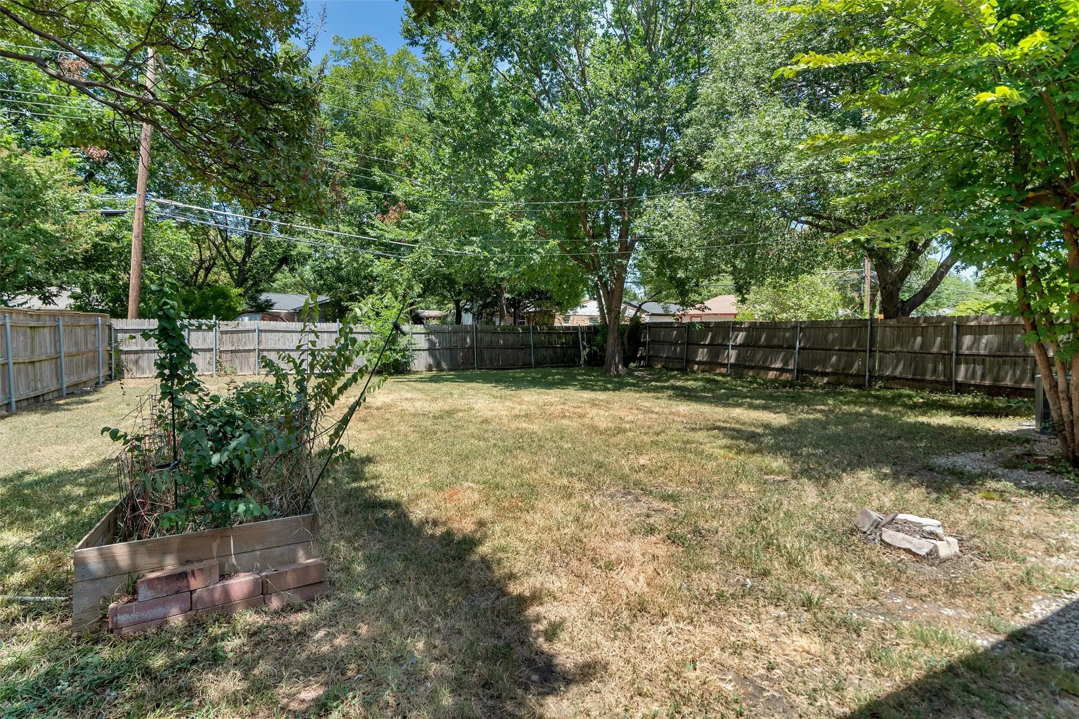 Single Family Residence For Sale in Dallas County , 2209 Costa Mesa Drive, Dallas, Texas 75228, 3 Bedroom, 1 Bathroom, 1 Garage spaces, 1,256 Sqft, built in 1955, mls#21321929, Real Estate Agent in Dallas, Homes For Sale in Dallas county, Homes For Sale in Dallas, Realtor in Dallas Texas, Real Estate Brokerage Independent Realty Texas, Luminita Cordes Realtor