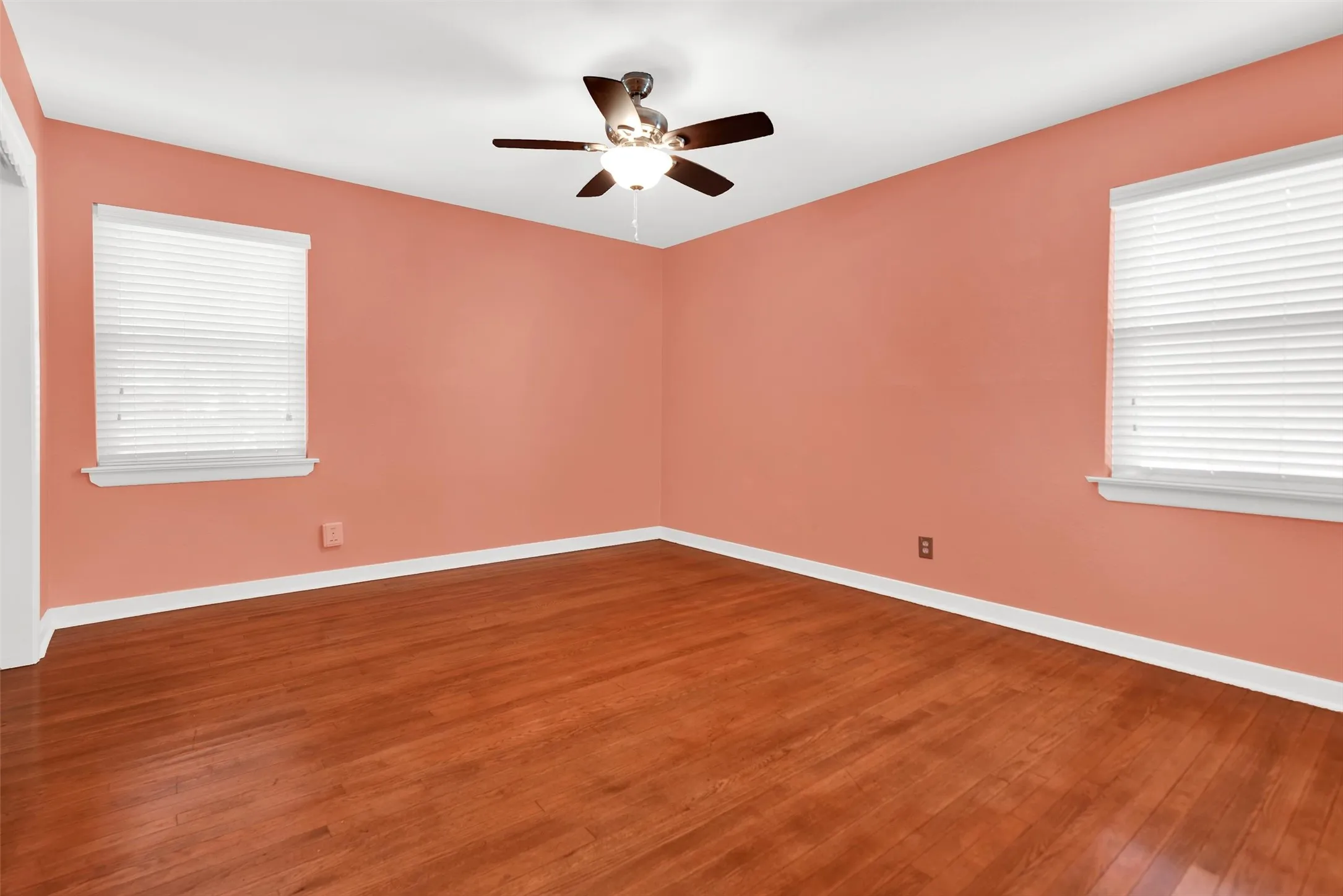 Single Family Residence For Sale in Dallas County , 2209 Costa Mesa Drive, Dallas, Texas 75228, 3 Bedroom, 1 Bathroom, 1 Garage spaces, 1,256 Sqft, built in 1955, mls#21321929, Real Estate Agent in Dallas, Homes For Sale in Dallas county, Homes For Sale in Dallas, Realtor in Dallas Texas, Real Estate Brokerage Independent Realty Texas, Luminita Cordes Realtor