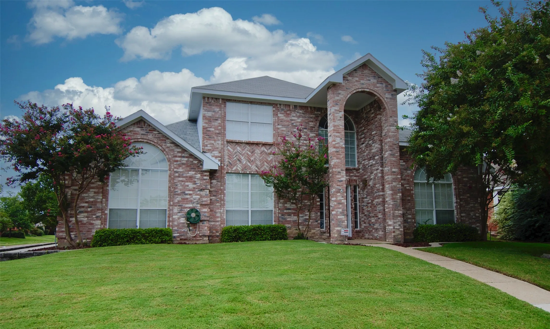 Single Family Residence For Sale in Denton County , 1685 Shannon Drive, Lewisville, Texas 75077, 3 Bedroom, 3 Bathroom, 2 Garage spaces, 2,823 Sqft, built in 1993, mls#21322503, Real Estate Agent in Lewisville, Homes For Sale in Denton county, Homes For Sale in Lewisville, Realtor in Lewisville Texas, Real Estate Brokerage Independent Realty Texas, Luminita Cordes Realtor