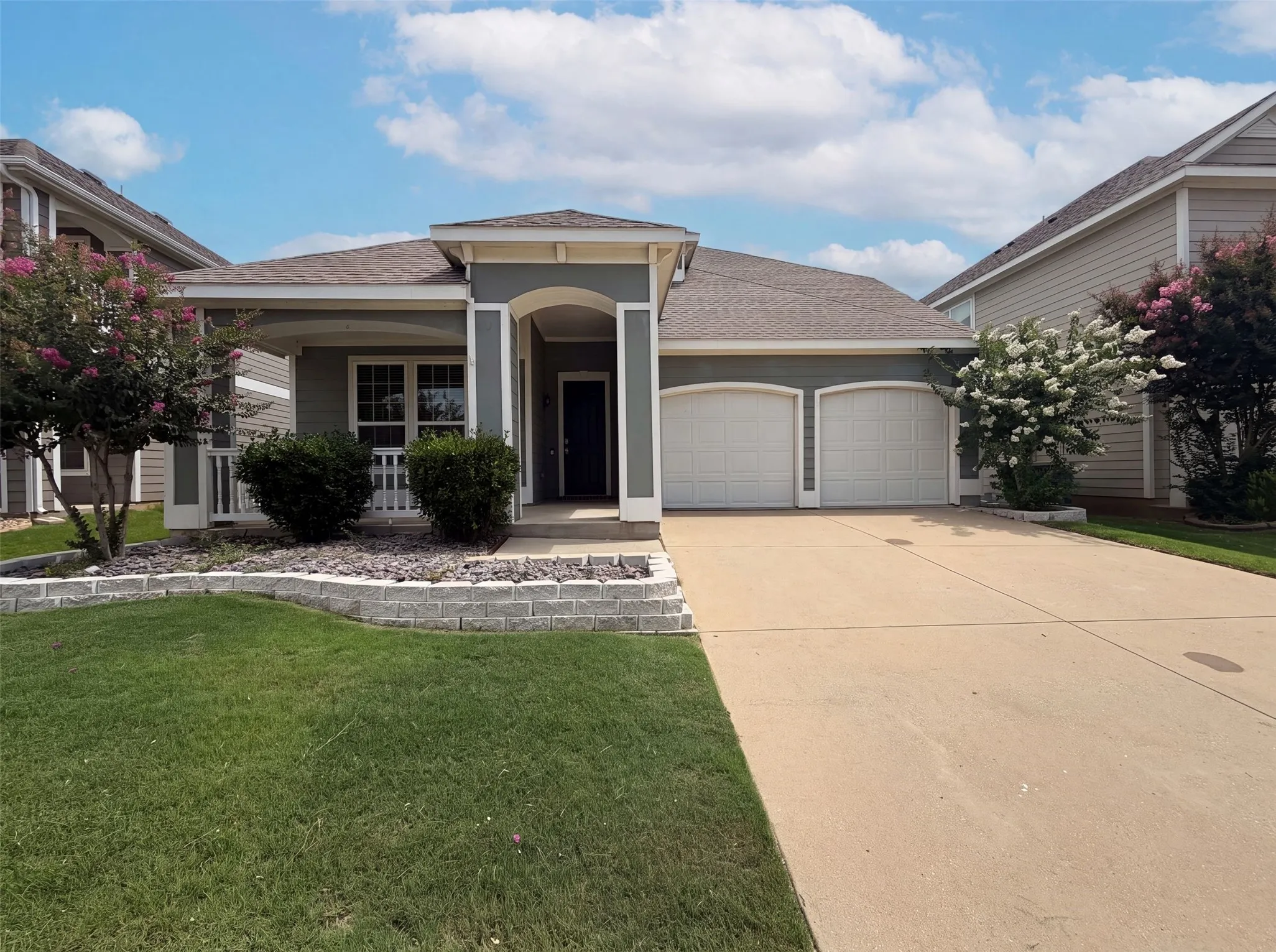 Single Family Residence For Sale in Denton County , 9165 Blackstone Drive, Providence Village, Texas 76227, 3 Bedroom, 3 Bathroom, 2 Garage spaces, 2,600 Sqft, built in 2015, mls#21322603, Real Estate Agent in Providence Village, Homes For Sale in Denton county, Homes For Sale in Providence Village, Realtor in Providence Village Texas, Real Estate Brokerage Independent Realty Texas, Luminita Cordes Realtor