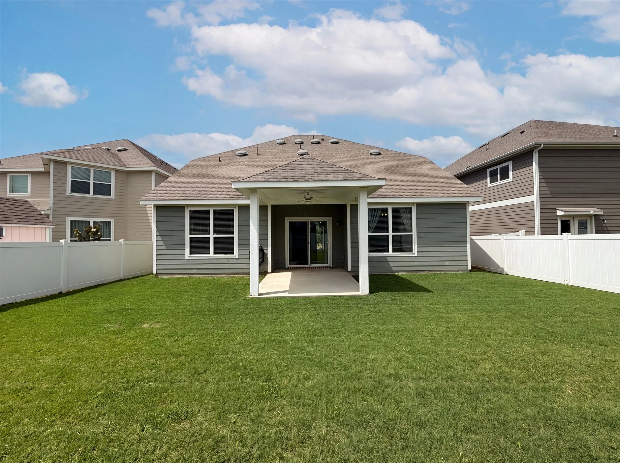 Single Family Residence For Sale in Denton County , 9165 Blackstone Drive, Providence Village, Texas 76227, 3 Bedroom, 3 Bathroom, 2 Garage spaces, 2,600 Sqft, built in 2015, mls#21322603, Real Estate Agent in Providence Village, Homes For Sale in Denton county, Homes For Sale in Providence Village, Realtor in Providence Village Texas, Real Estate Brokerage Independent Realty Texas, Luminita Cordes Realtor