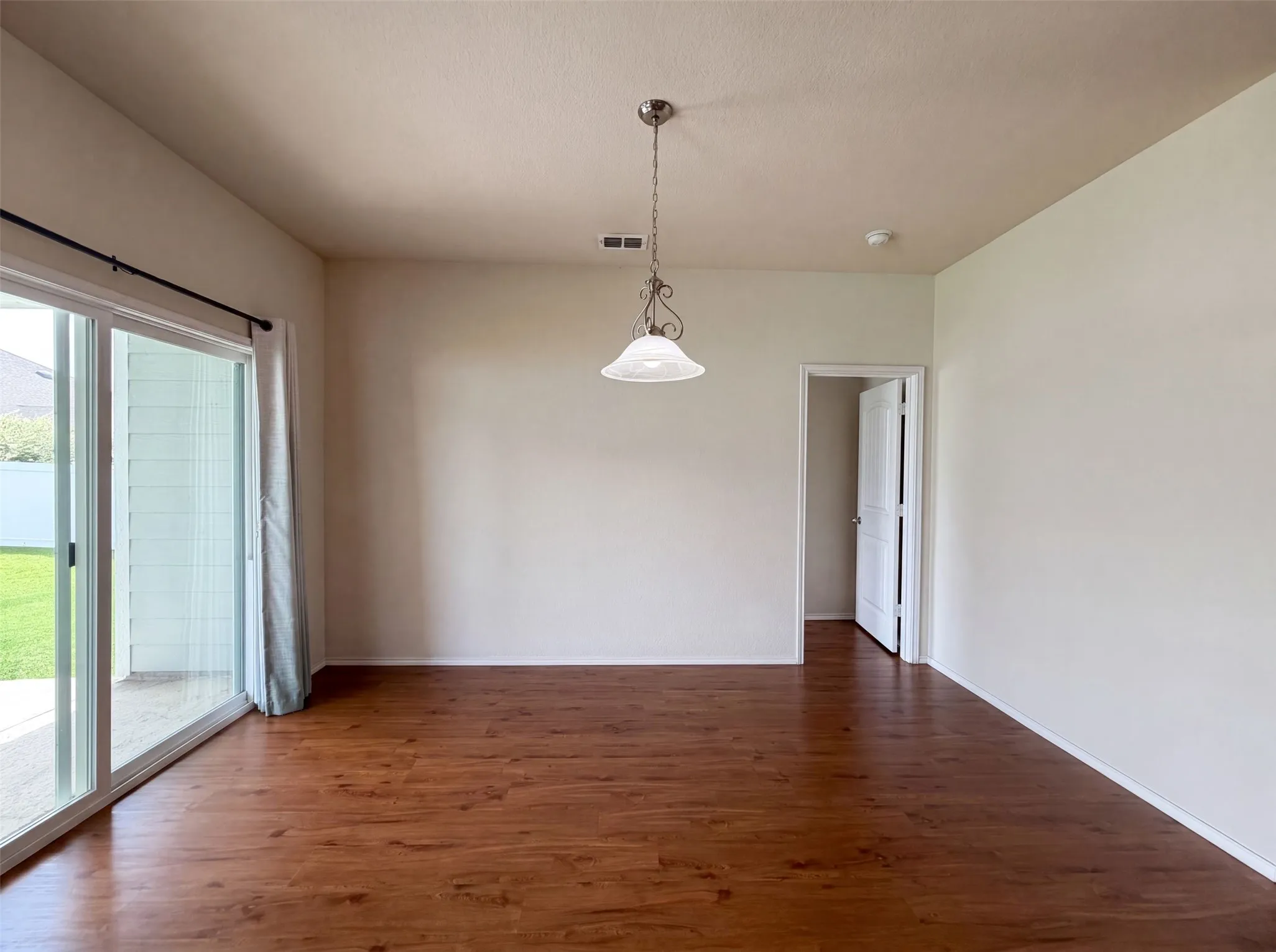 Single Family Residence For Sale in Denton County , 9165 Blackstone Drive, Providence Village, Texas 76227, 3 Bedroom, 3 Bathroom, 2 Garage spaces, 2,600 Sqft, built in 2015, mls#21322603, Real Estate Agent in Providence Village, Homes For Sale in Denton county, Homes For Sale in Providence Village, Realtor in Providence Village Texas, Real Estate Brokerage Independent Realty Texas, Luminita Cordes Realtor