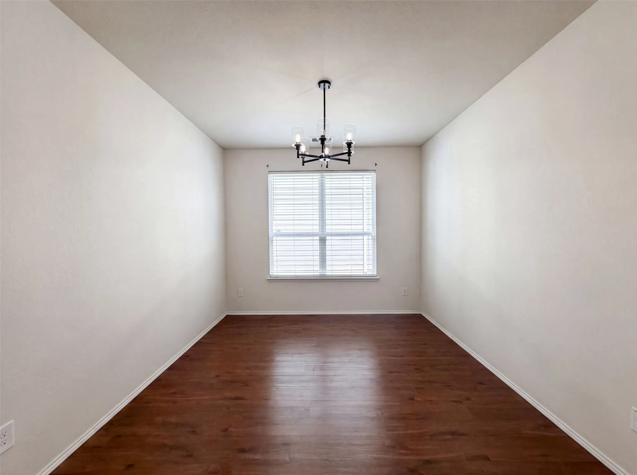 Single Family Residence For Sale in Denton County , 9165 Blackstone Drive, Providence Village, Texas 76227, 3 Bedroom, 3 Bathroom, 2 Garage spaces, 2,600 Sqft, built in 2015, mls#21322603, Real Estate Agent in Providence Village, Homes For Sale in Denton county, Homes For Sale in Providence Village, Realtor in Providence Village Texas, Real Estate Brokerage Independent Realty Texas, Luminita Cordes Realtor