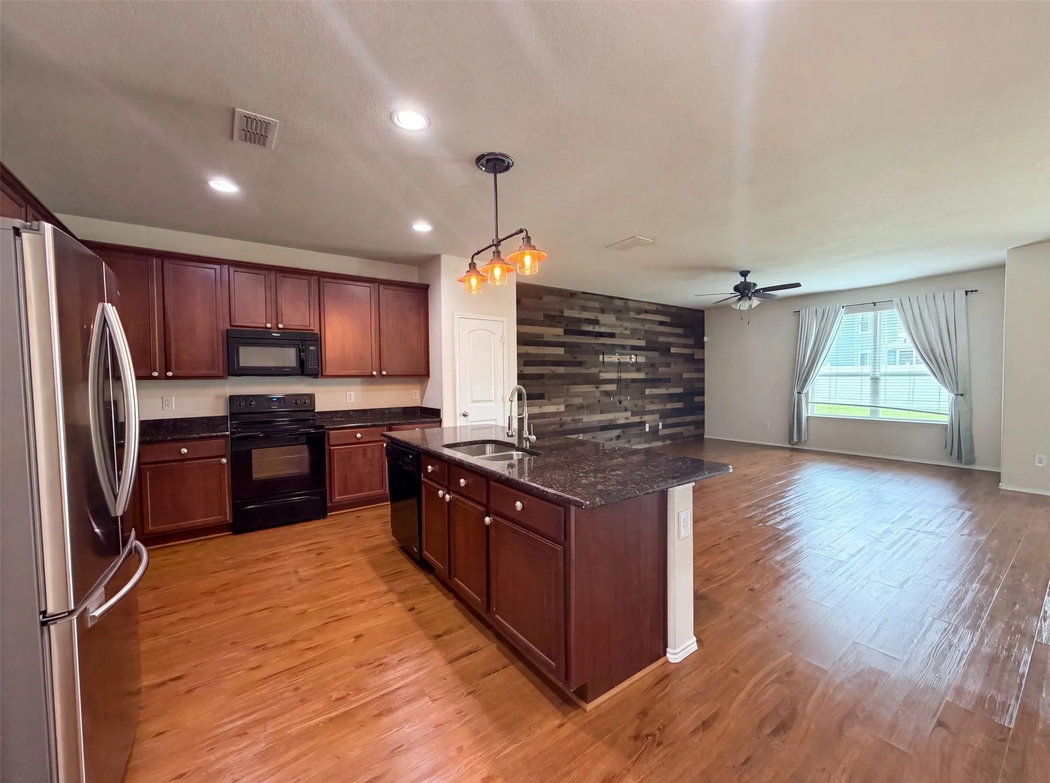 Single Family Residence For Sale in Denton County , 9165 Blackstone Drive, Providence Village, Texas 76227, 3 Bedroom, 3 Bathroom, 2 Garage spaces, 2,600 Sqft, built in 2015, mls#21322603, Real Estate Agent in Providence Village, Homes For Sale in Denton county, Homes For Sale in Providence Village, Realtor in Providence Village Texas, Real Estate Brokerage Independent Realty Texas, Luminita Cordes Realtor