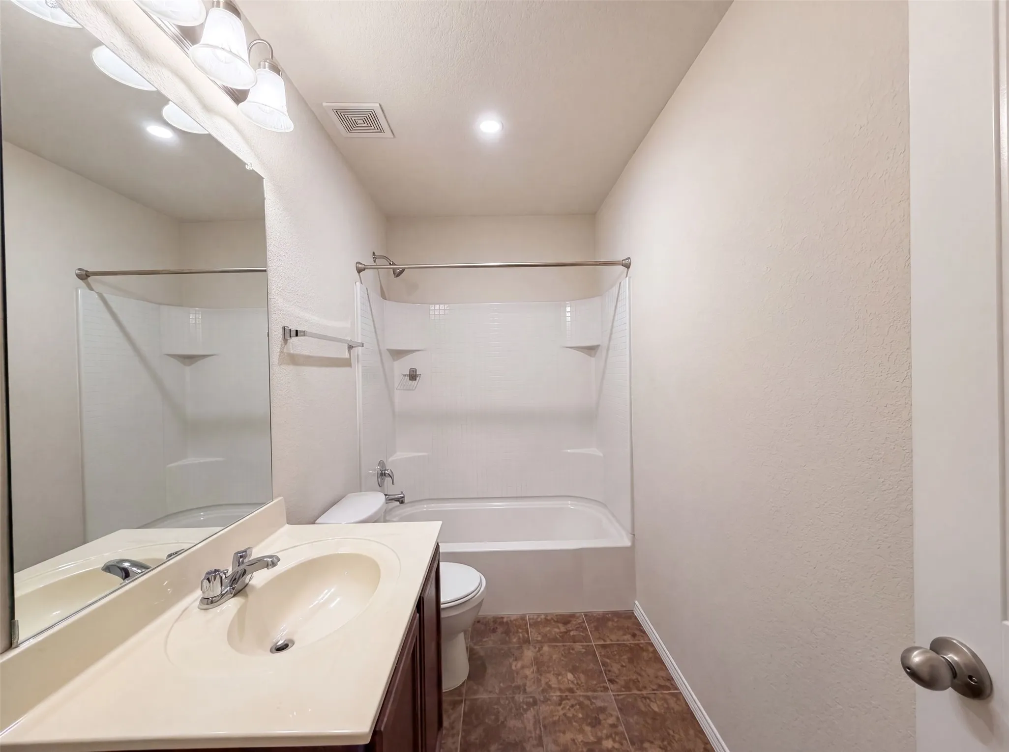 Single Family Residence For Sale in Denton County , 9165 Blackstone Drive, Providence Village, Texas 76227, 3 Bedroom, 3 Bathroom, 2 Garage spaces, 2,600 Sqft, built in 2015, mls#21322603, Real Estate Agent in Providence Village, Homes For Sale in Denton county, Homes For Sale in Providence Village, Realtor in Providence Village Texas, Real Estate Brokerage Independent Realty Texas, Luminita Cordes Realtor