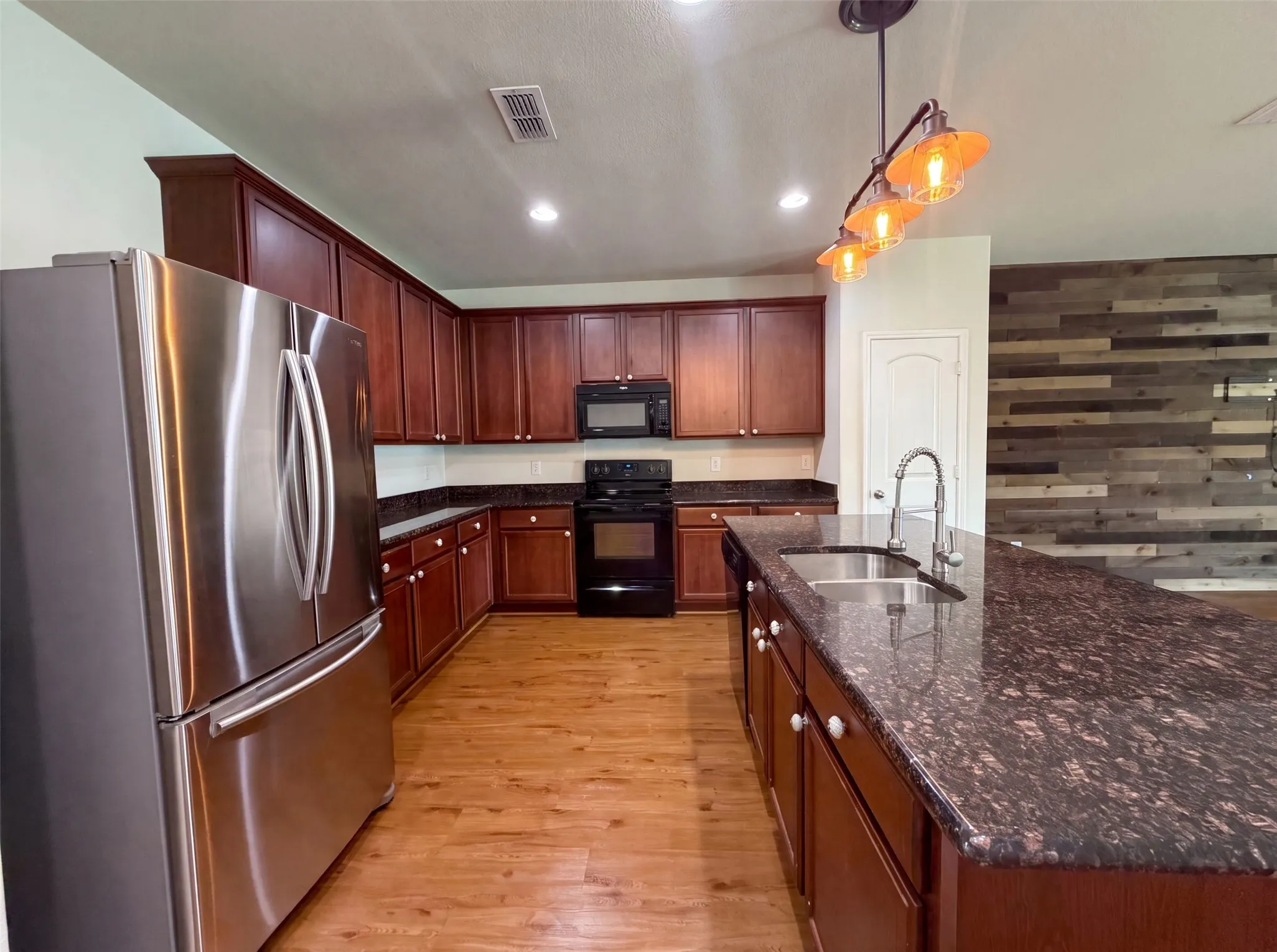 Single Family Residence For Sale in Denton County , 9165 Blackstone Drive, Providence Village, Texas 76227, 3 Bedroom, 3 Bathroom, 2 Garage spaces, 2,600 Sqft, built in 2015, mls#21322603, Real Estate Agent in Providence Village, Homes For Sale in Denton county, Homes For Sale in Providence Village, Realtor in Providence Village Texas, Real Estate Brokerage Independent Realty Texas, Luminita Cordes Realtor