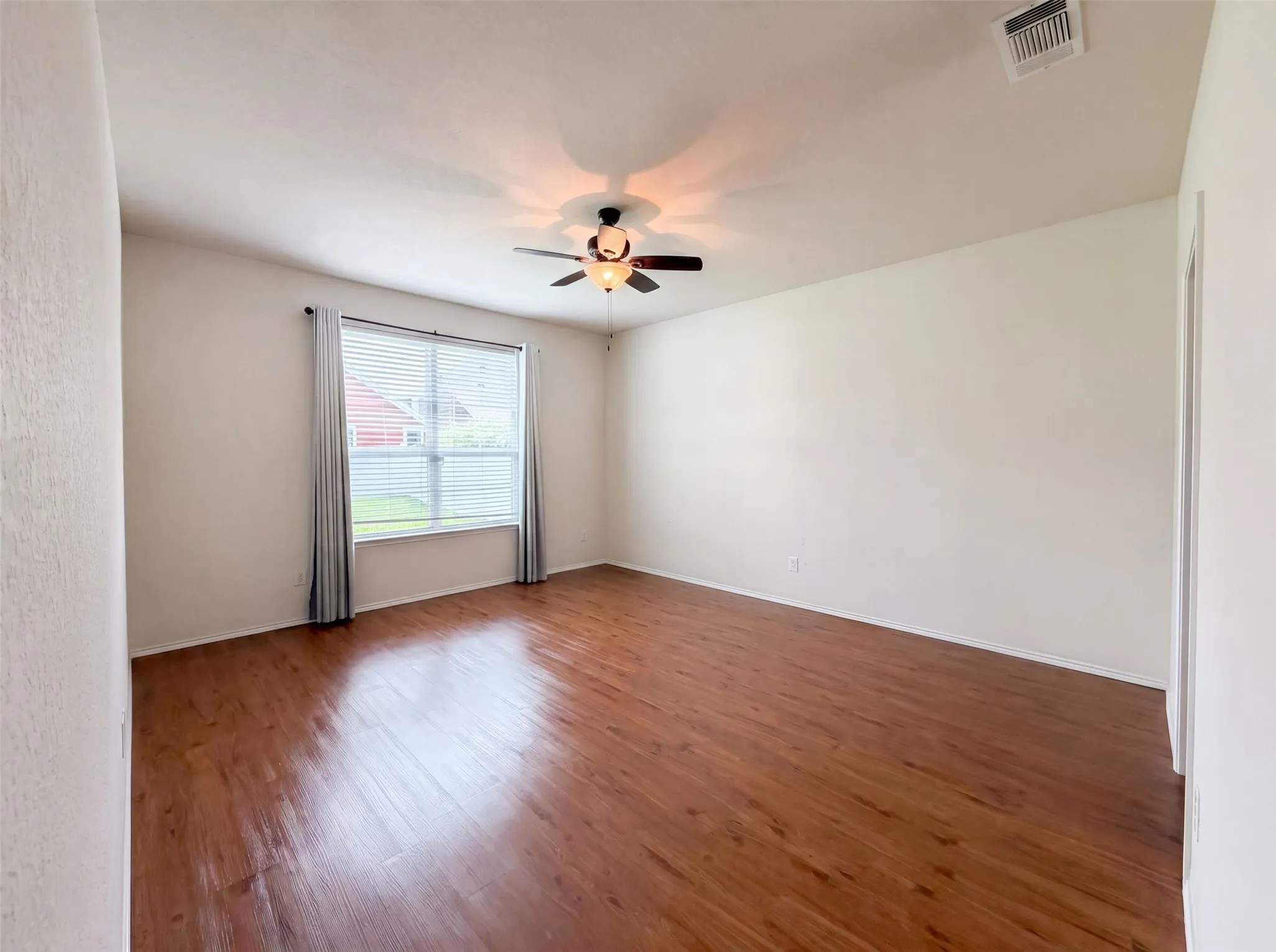 Single Family Residence For Sale in Denton County , 9165 Blackstone Drive, Providence Village, Texas 76227, 3 Bedroom, 3 Bathroom, 2 Garage spaces, 2,600 Sqft, built in 2015, mls#21322603, Real Estate Agent in Providence Village, Homes For Sale in Denton county, Homes For Sale in Providence Village, Realtor in Providence Village Texas, Real Estate Brokerage Independent Realty Texas, Luminita Cordes Realtor
