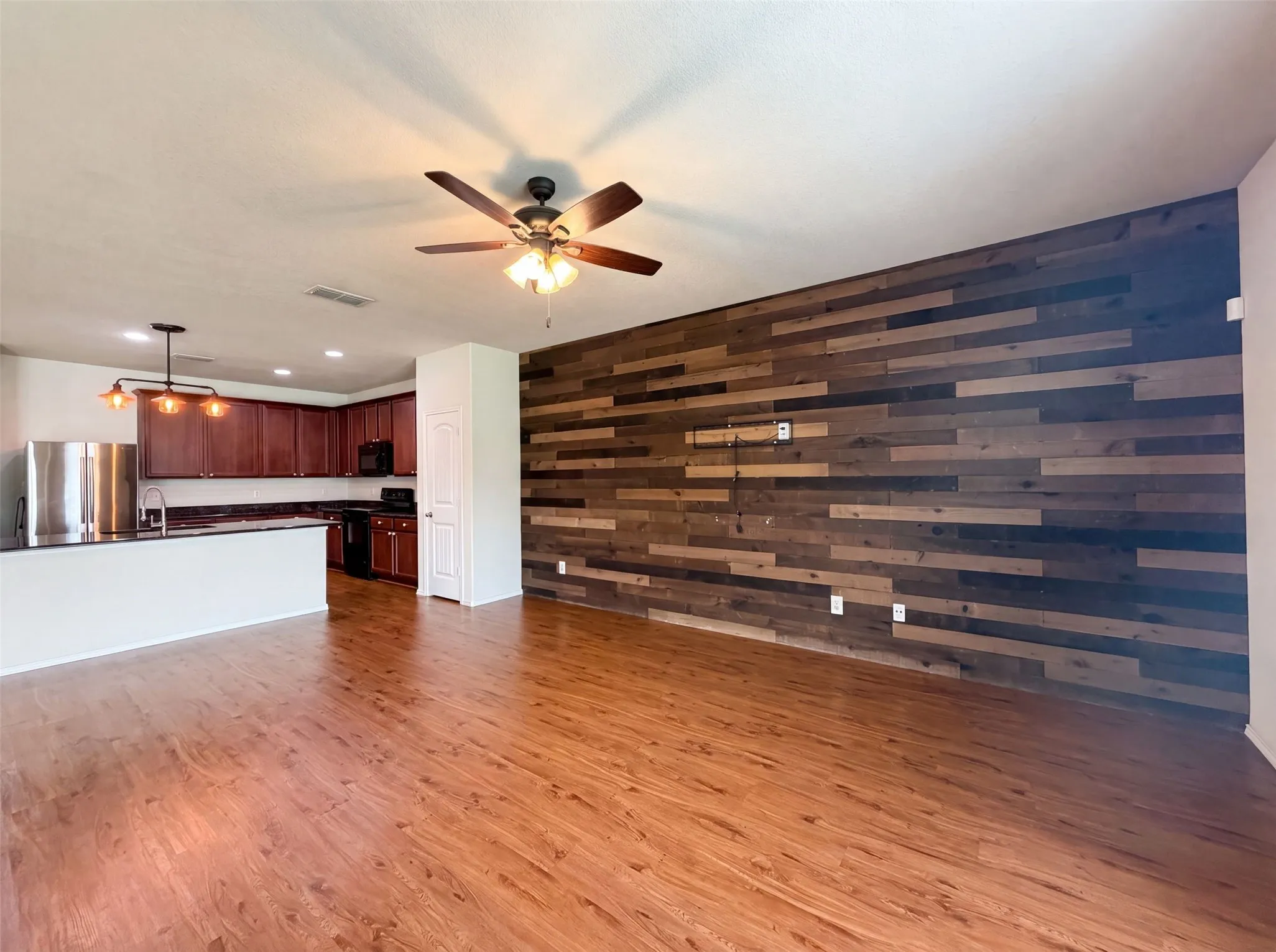 Single Family Residence For Sale in Denton County , 9165 Blackstone Drive, Providence Village, Texas 76227, 3 Bedroom, 3 Bathroom, 2 Garage spaces, 2,600 Sqft, built in 2015, mls#21322603, Real Estate Agent in Providence Village, Homes For Sale in Denton county, Homes For Sale in Providence Village, Realtor in Providence Village Texas, Real Estate Brokerage Independent Realty Texas, Luminita Cordes Realtor