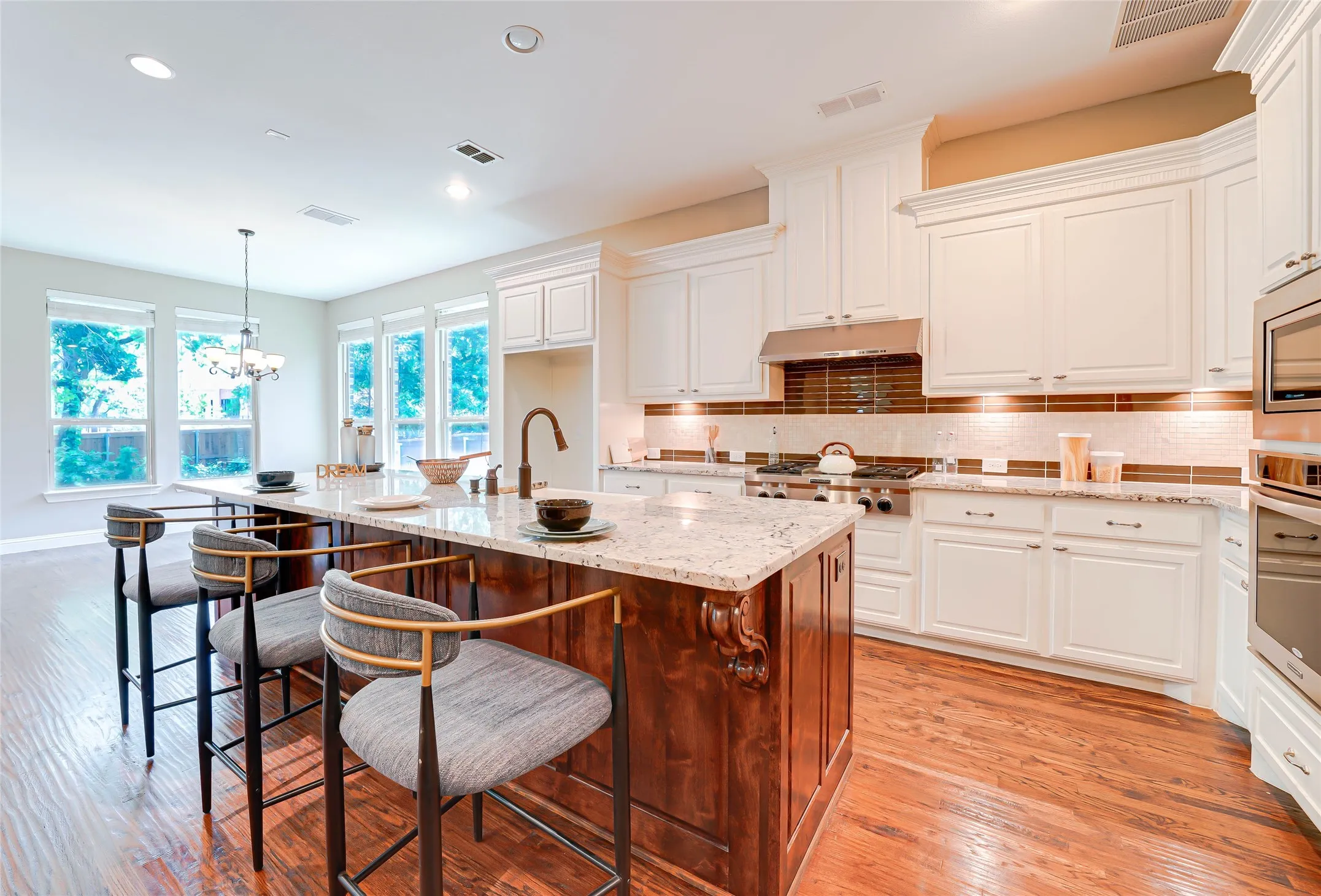 Single Family Residence For Sale in Tarrant County , 2213 Cotswold Valley Court, Southlake, Texas 76092, 5 Bedroom, 5 Bathroom, 2 Garage spaces, 3,797 Sqft, built in 2014, mls#21315991, Real Estate Agent in Southlake, Homes For Sale in Tarrant county, Homes For Sale in Southlake, Realtor in Southlake Texas, Real Estate Brokerage Independent Realty Texas, Luminita Cordes Realtor