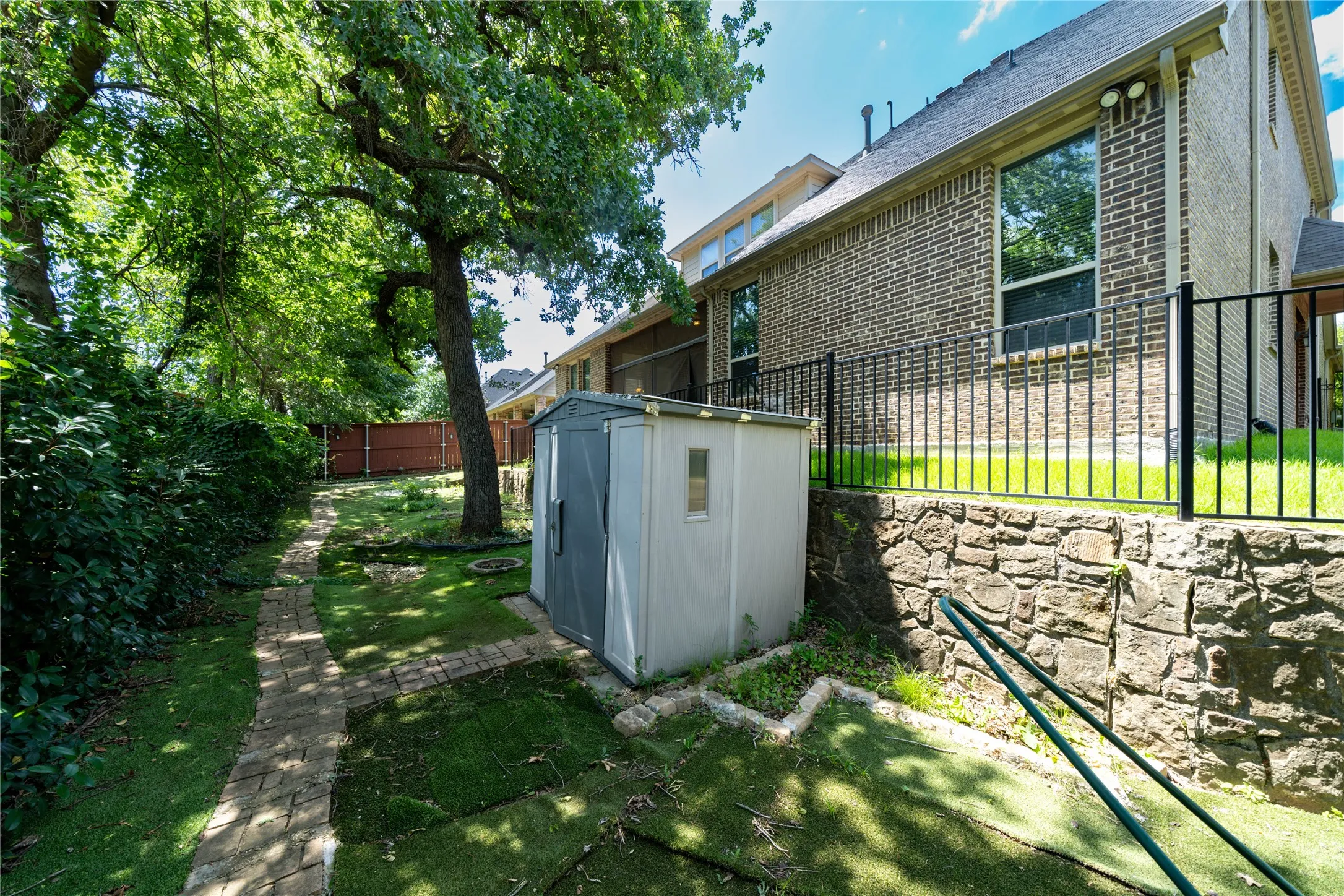 Single Family Residence For Sale in Tarrant County , 2213 Cotswold Valley Court, Southlake, Texas 76092, 5 Bedroom, 5 Bathroom, 2 Garage spaces, 3,797 Sqft, built in 2014, mls#21315991, Real Estate Agent in Southlake, Homes For Sale in Tarrant county, Homes For Sale in Southlake, Realtor in Southlake Texas, Real Estate Brokerage Independent Realty Texas, Luminita Cordes Realtor