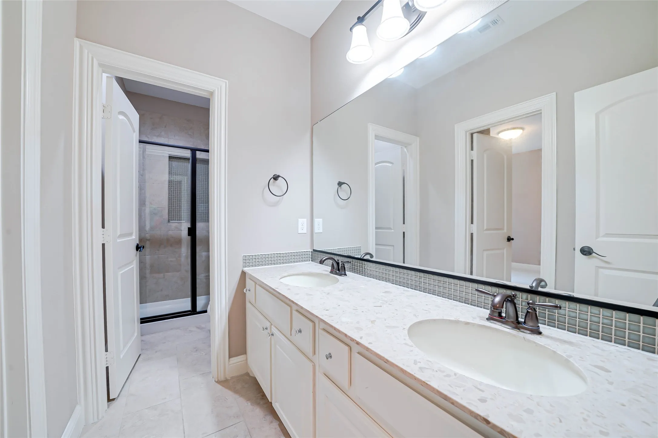 Single Family Residence For Sale in Tarrant County , 2213 Cotswold Valley Court, Southlake, Texas 76092, 5 Bedroom, 5 Bathroom, 2 Garage spaces, 3,797 Sqft, built in 2014, mls#21315991, Real Estate Agent in Southlake, Homes For Sale in Tarrant county, Homes For Sale in Southlake, Realtor in Southlake Texas, Real Estate Brokerage Independent Realty Texas, Luminita Cordes Realtor