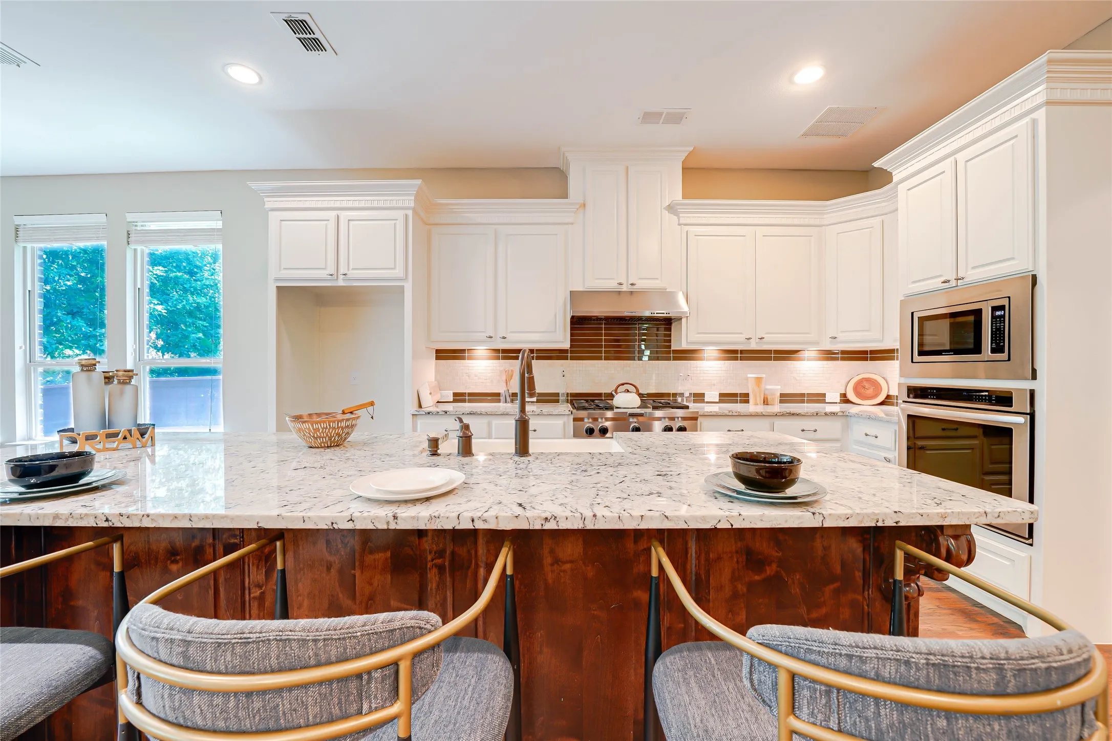 Single Family Residence For Sale in Tarrant County , 2213 Cotswold Valley Court, Southlake, Texas 76092, 5 Bedroom, 5 Bathroom, 2 Garage spaces, 3,797 Sqft, built in 2014, mls#21315991, Real Estate Agent in Southlake, Homes For Sale in Tarrant county, Homes For Sale in Southlake, Realtor in Southlake Texas, Real Estate Brokerage Independent Realty Texas, Luminita Cordes Realtor