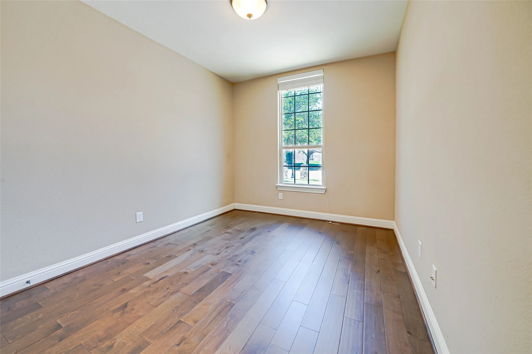 Single Family Residence For Sale in Tarrant County , 2213 Cotswold Valley Court, Southlake, Texas 76092, 5 Bedroom, 5 Bathroom, 2 Garage spaces, 3,797 Sqft, built in 2014, mls#21315991, Real Estate Agent in Southlake, Homes For Sale in Tarrant county, Homes For Sale in Southlake, Realtor in Southlake Texas, Real Estate Brokerage Independent Realty Texas, Luminita Cordes Realtor