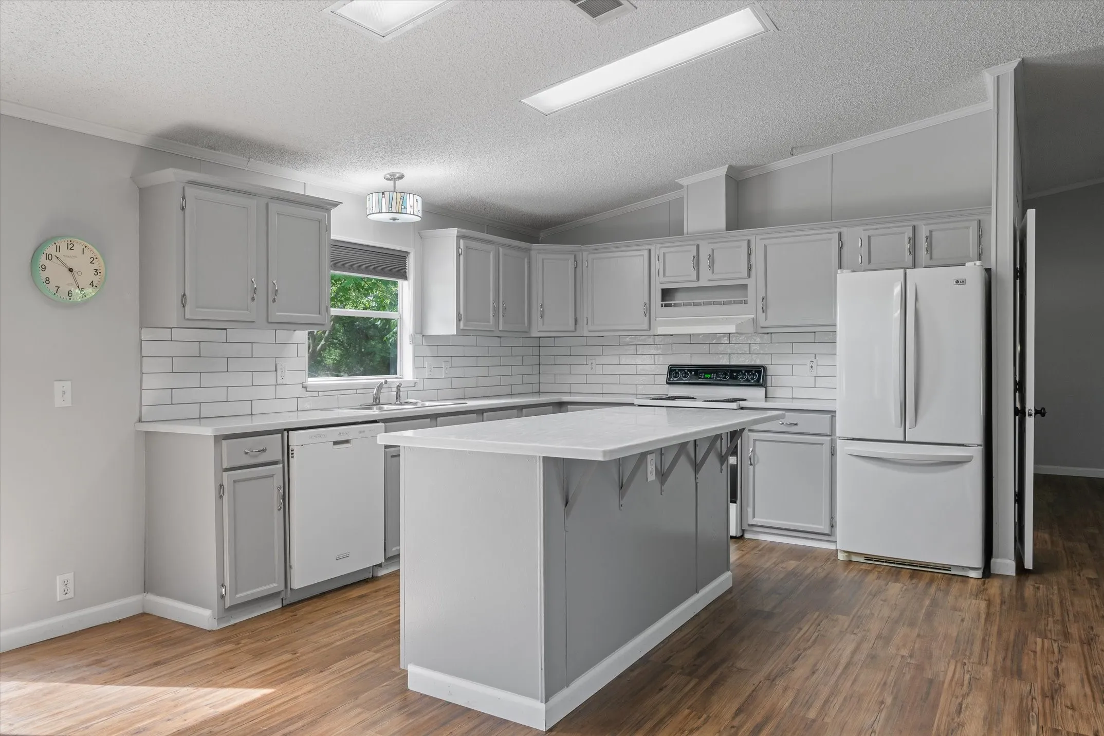 Mobile Home For Sale in Rockwall County , 567 Poetry Road, Royse City, Texas 75189, 4 Bedroom, 3 Bathroom, Garage spaces, 2,280 Sqft, built in 2000, mls#21320048, Real Estate Agent in Royse City, Homes For Sale in Rockwall county, Homes For Sale in Royse City, Realtor in Royse City Texas, Real Estate Brokerage Independent Realty Texas, Luminita Cordes Realtor