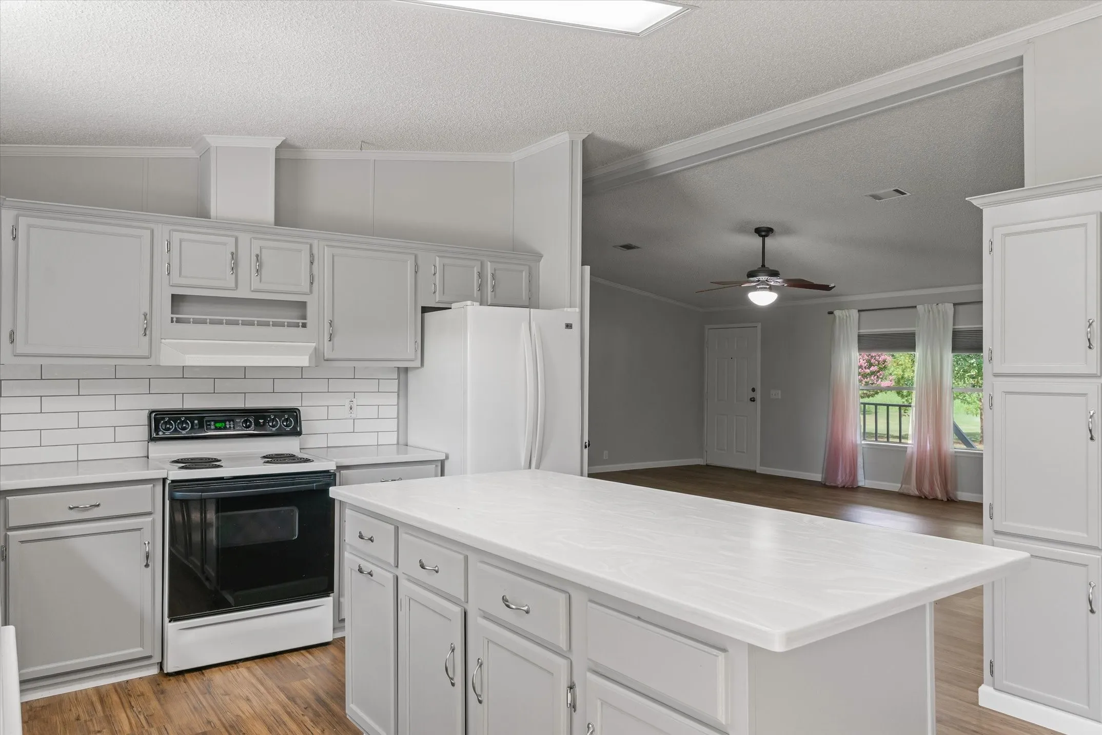 Mobile Home For Sale in Rockwall County , 567 Poetry Road, Royse City, Texas 75189, 4 Bedroom, 3 Bathroom, Garage spaces, 2,280 Sqft, built in 2000, mls#21320048, Real Estate Agent in Royse City, Homes For Sale in Rockwall county, Homes For Sale in Royse City, Realtor in Royse City Texas, Real Estate Brokerage Independent Realty Texas, Luminita Cordes Realtor
