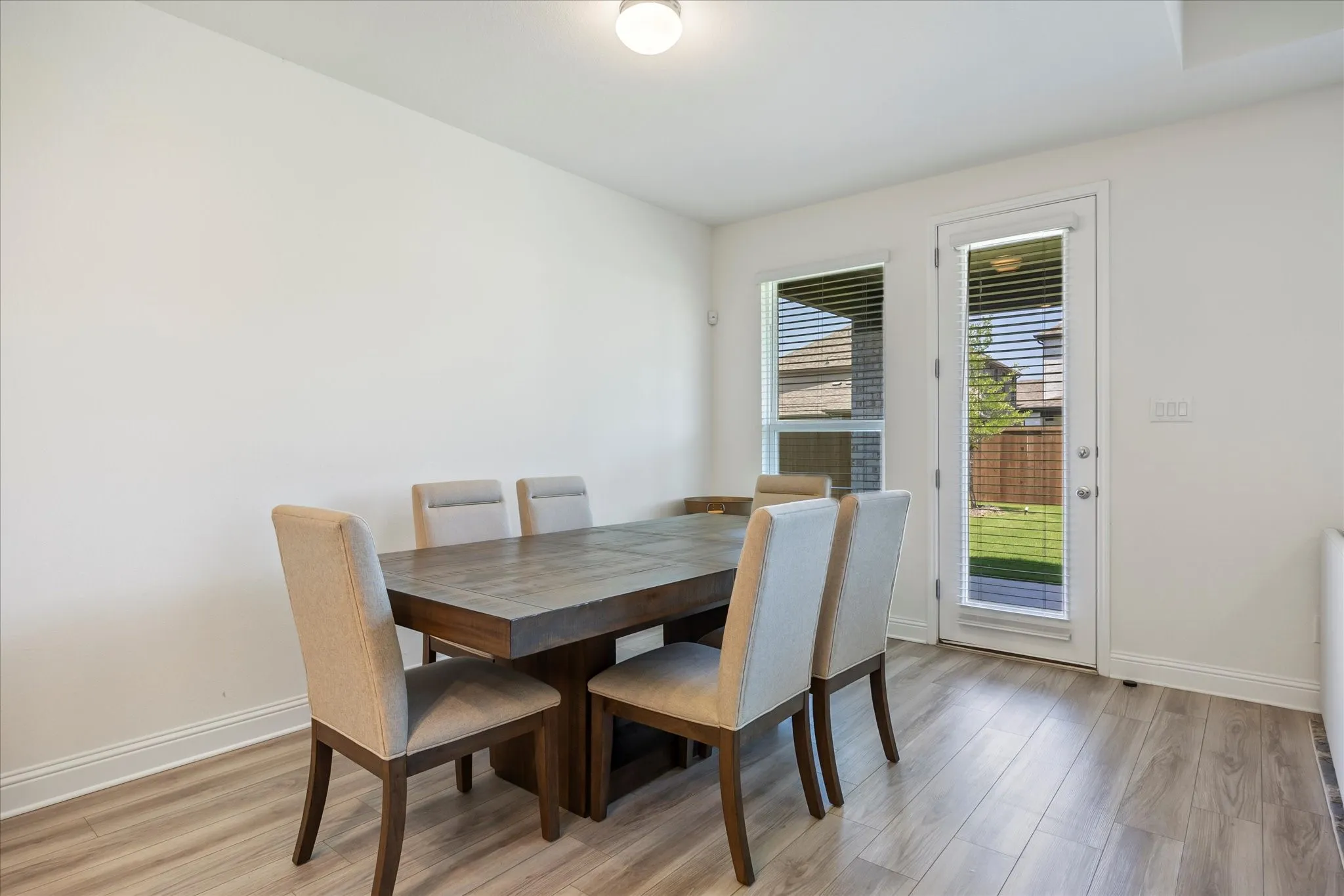 Enjoy family dinners here!