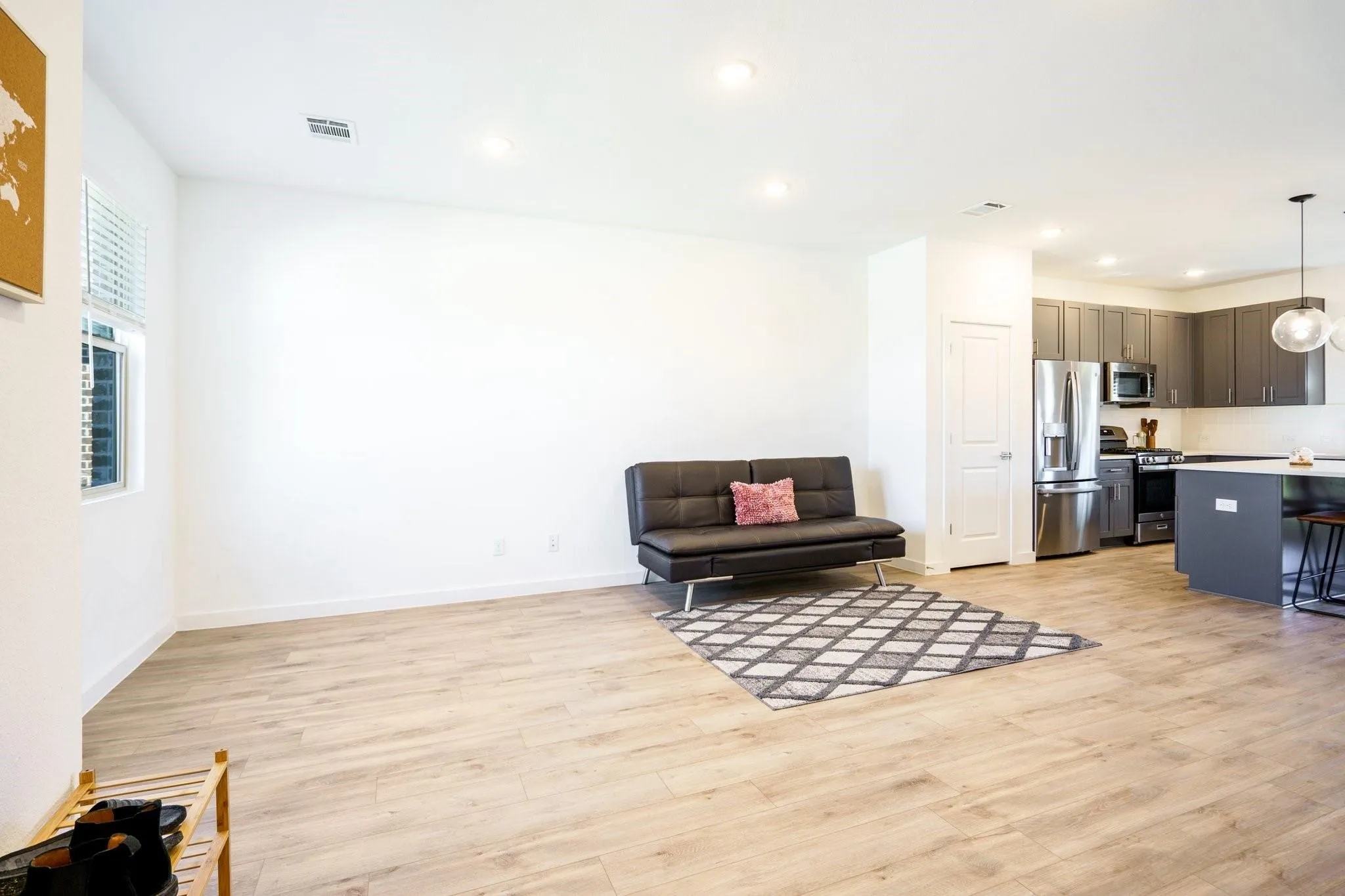 Single Family Residence For Rent in Dallas County , 2608 Ontario Drive, Seagoville, Texas 75159, 3 Bedroom, 4 Bathroom, 2 Garage spaces, 1,891 Sqft, built in 2023, mls#21322614, Real Estate Agent in Seagoville, Homes For Rent in Dallas county, Homes For Rent in Seagoville, Realtor in Seagoville Texas, Real Estate Brokerage Independent Realty Texas, Luminita Cordes Realtor