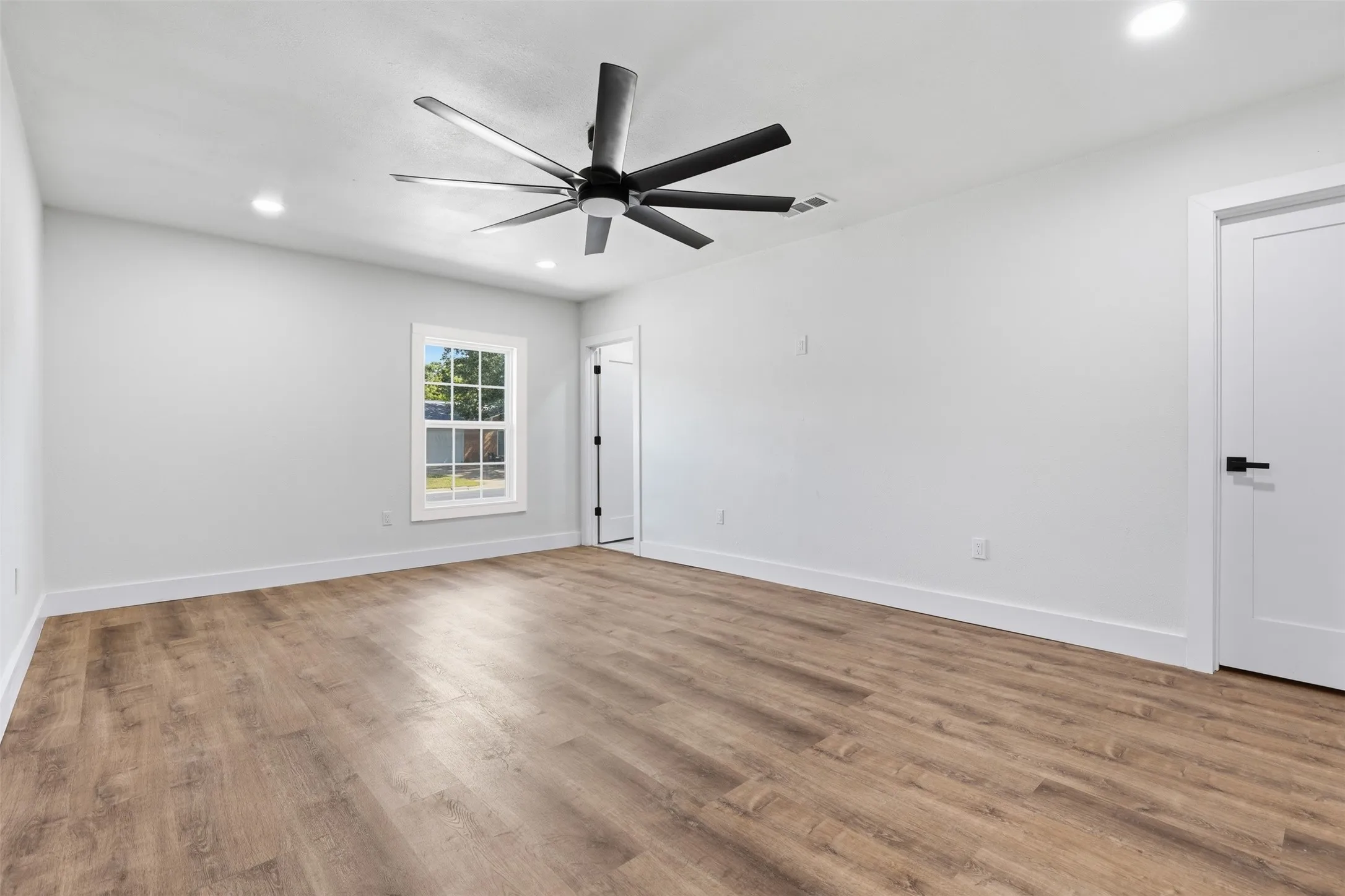 Single Family Residence For Sale in Tarrant County , 318 NE Michael Drive, Burleson, Texas 76028, 4 Bedroom, 3 Bathroom, Garage spaces, 1,624 Sqft, built in 1970, mls#21320670, Real Estate Agent in Burleson, Homes For Sale in Tarrant county, Homes For Sale in Burleson, Realtor in Burleson Texas, Real Estate Brokerage Independent Realty Texas, Luminita Cordes Realtor