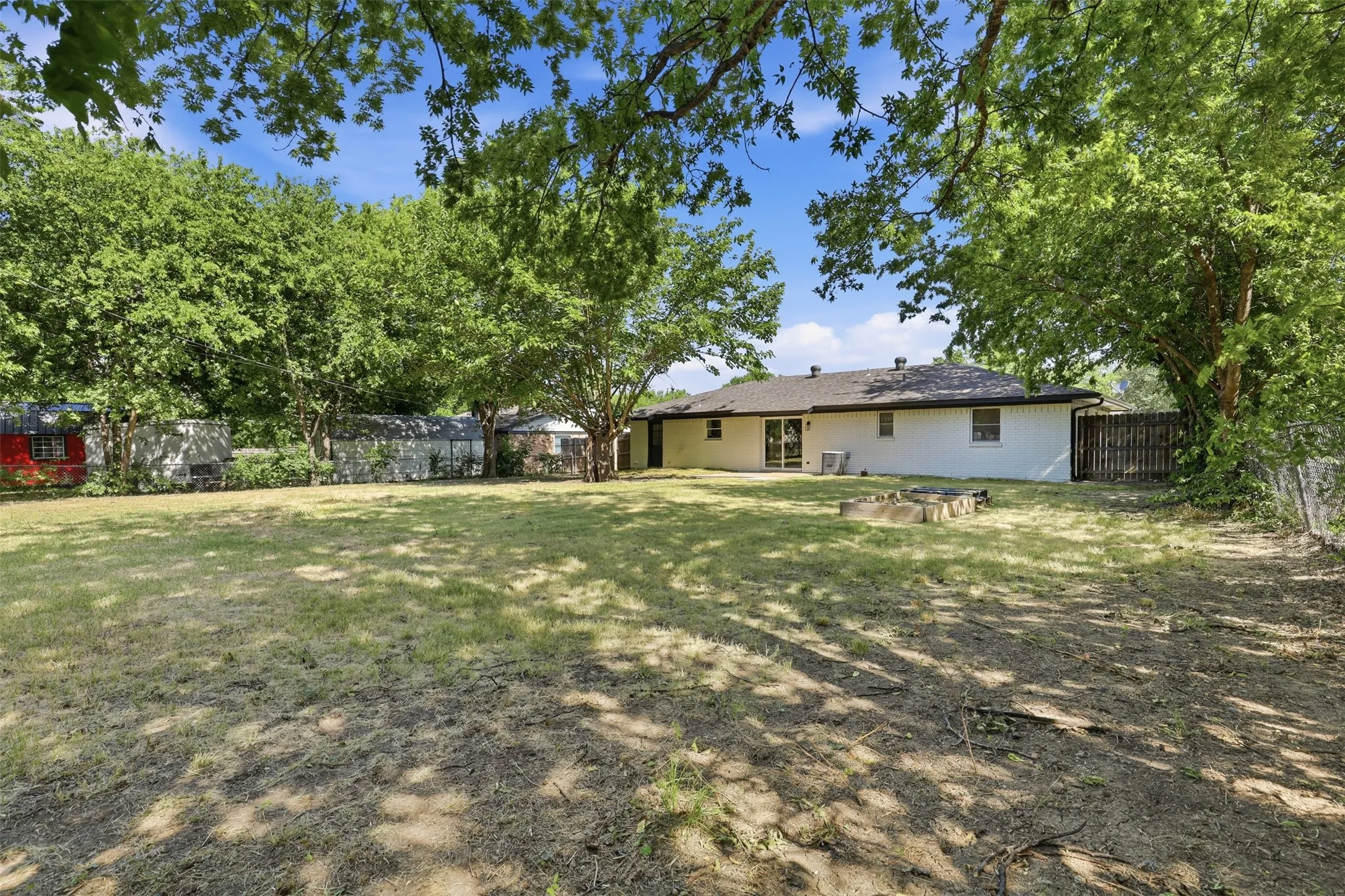 Single Family Residence For Sale in Tarrant County , 318 NE Michael Drive, Burleson, Texas 76028, 4 Bedroom, 3 Bathroom, Garage spaces, 1,624 Sqft, built in 1970, mls#21320670, Real Estate Agent in Burleson, Homes For Sale in Tarrant county, Homes For Sale in Burleson, Realtor in Burleson Texas, Real Estate Brokerage Independent Realty Texas, Luminita Cordes Realtor