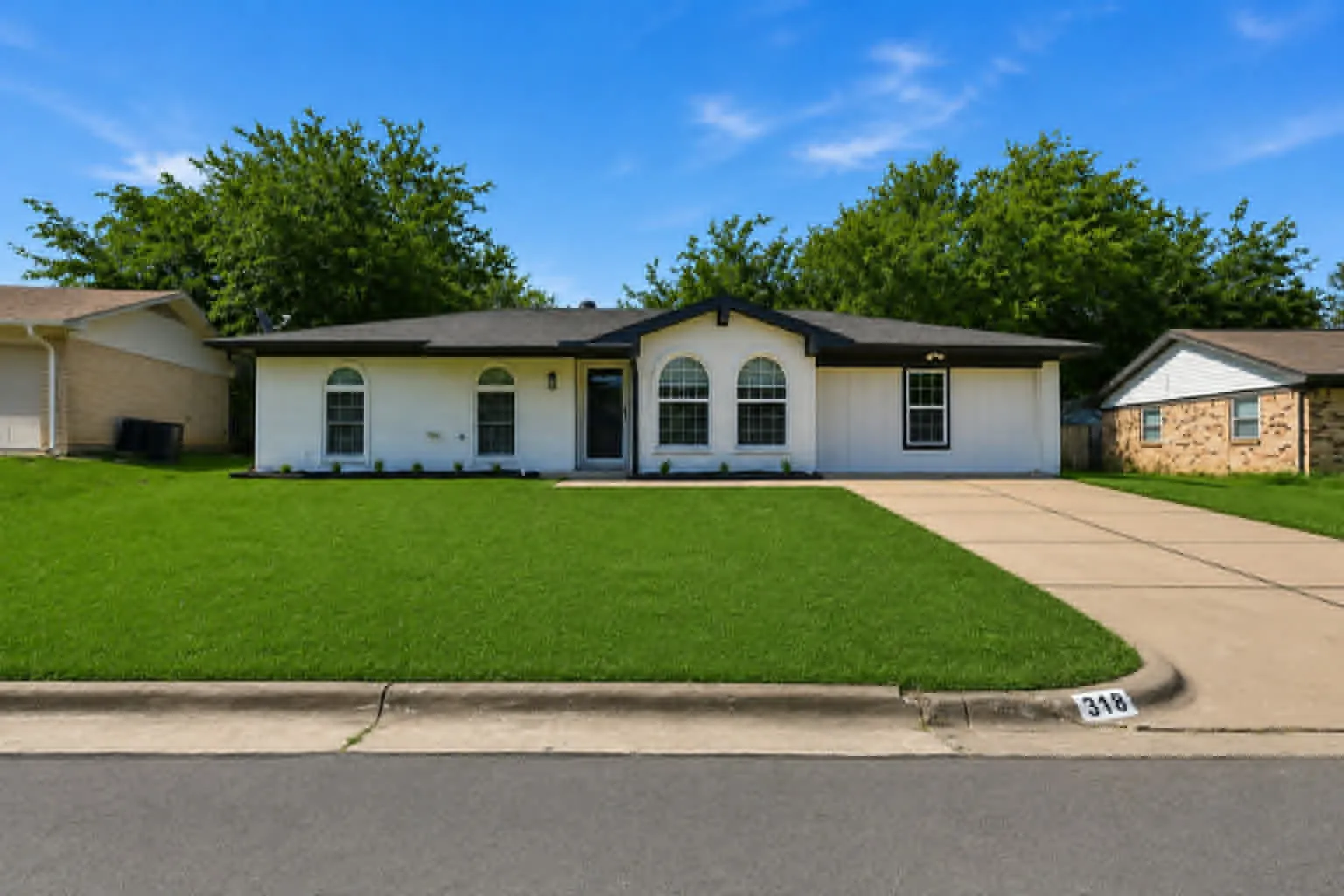 Single Family Residence For Sale in Tarrant County , 318 NE Michael Drive, Burleson, Texas 76028, 4 Bedroom, 3 Bathroom, Garage spaces, 1,624 Sqft, built in 1970, mls#21320670, Real Estate Agent in Burleson, Homes For Sale in Tarrant county, Homes For Sale in Burleson, Realtor in Burleson Texas, Real Estate Brokerage Independent Realty Texas, Luminita Cordes Realtor
