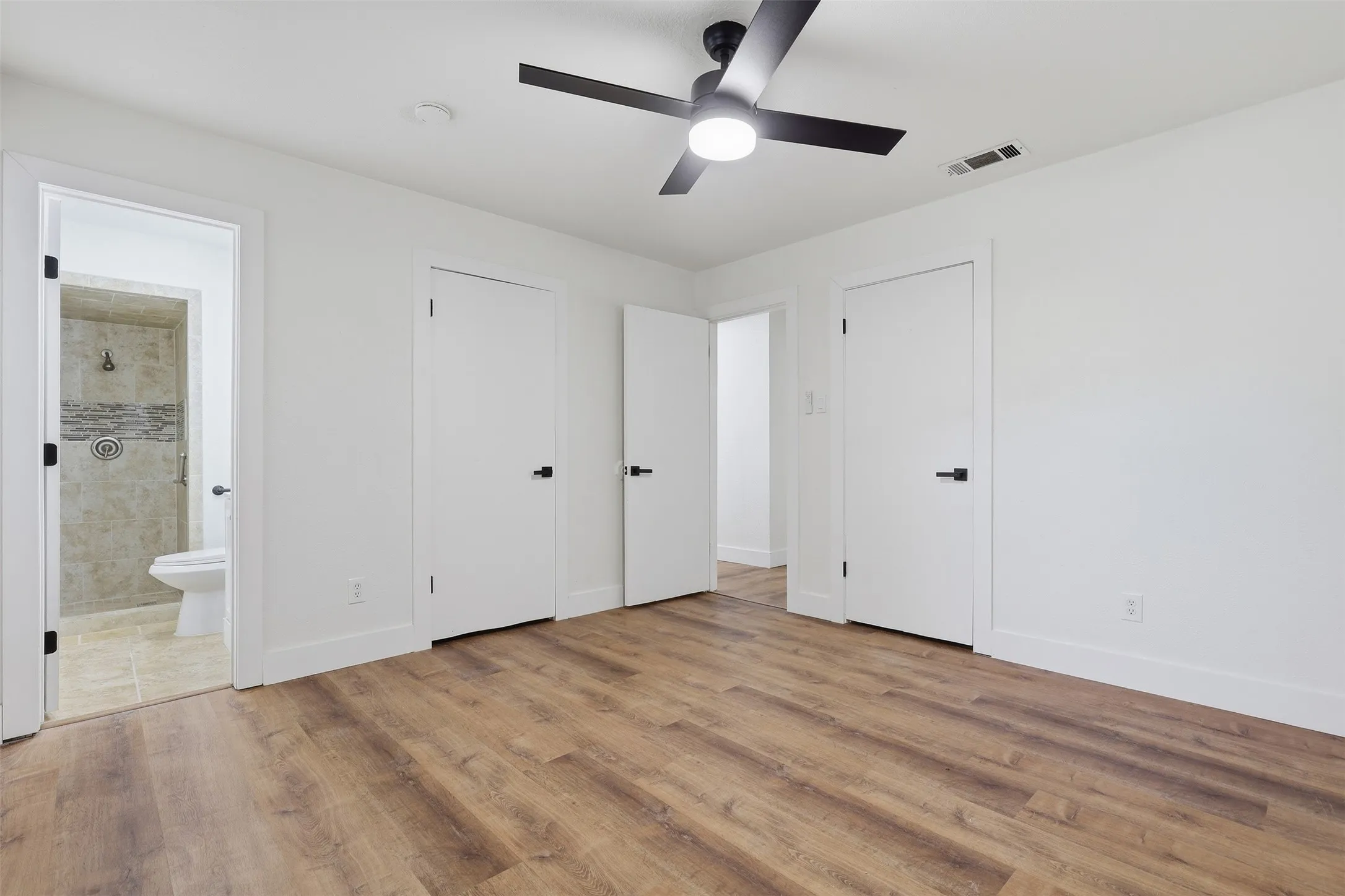 Single Family Residence For Sale in Tarrant County , 318 NE Michael Drive, Burleson, Texas 76028, 4 Bedroom, 3 Bathroom, Garage spaces, 1,624 Sqft, built in 1970, mls#21320670, Real Estate Agent in Burleson, Homes For Sale in Tarrant county, Homes For Sale in Burleson, Realtor in Burleson Texas, Real Estate Brokerage Independent Realty Texas, Luminita Cordes Realtor