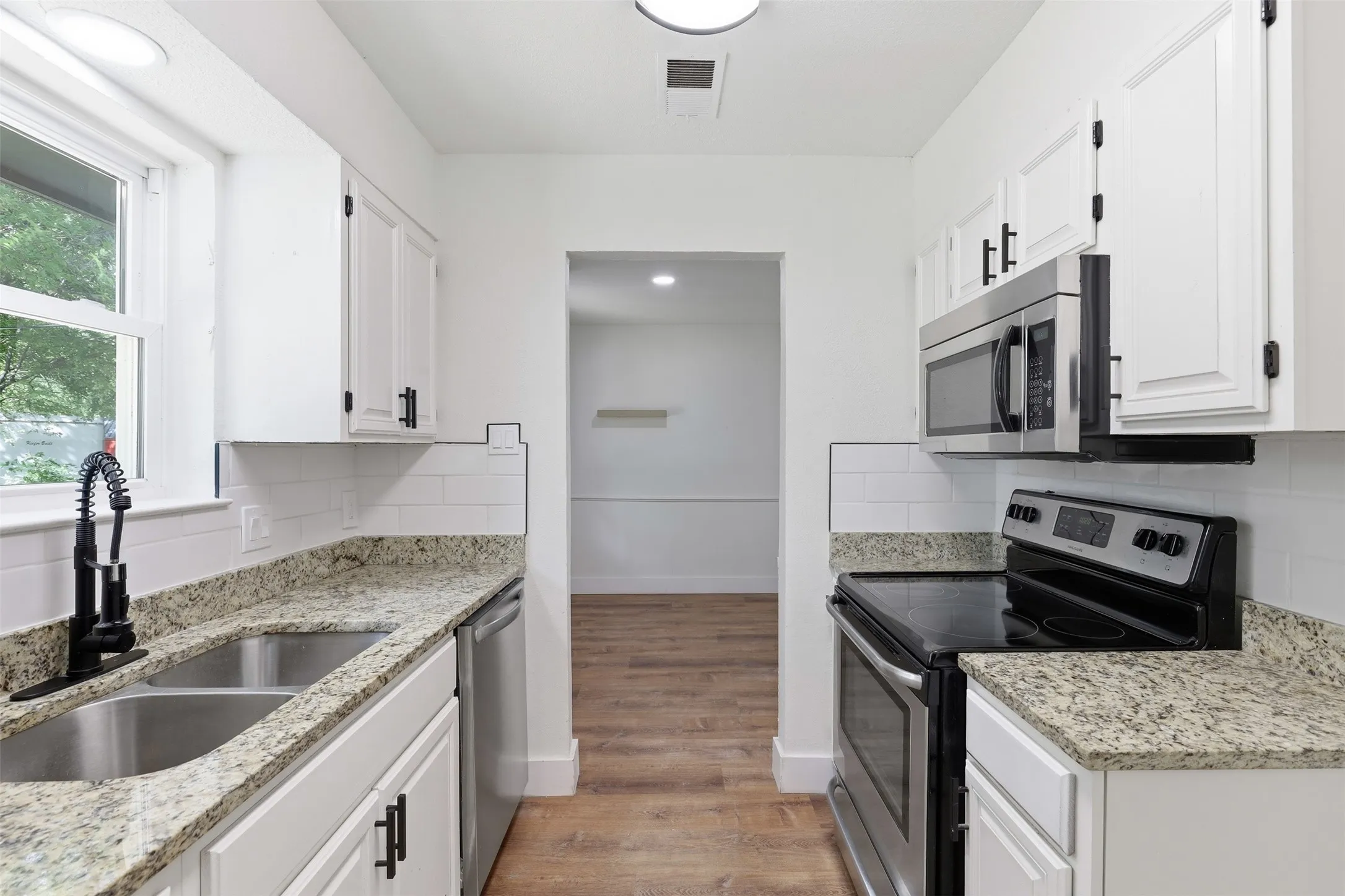 Single Family Residence For Sale in Tarrant County , 318 NE Michael Drive, Burleson, Texas 76028, 4 Bedroom, 3 Bathroom, Garage spaces, 1,624 Sqft, built in 1970, mls#21320670, Real Estate Agent in Burleson, Homes For Sale in Tarrant county, Homes For Sale in Burleson, Realtor in Burleson Texas, Real Estate Brokerage Independent Realty Texas, Luminita Cordes Realtor