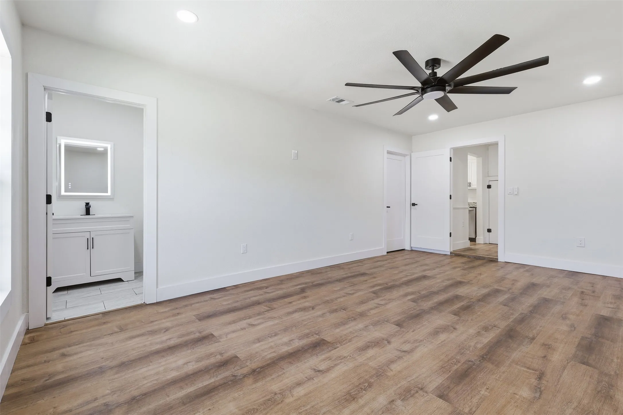 Single Family Residence For Sale in Tarrant County , 318 NE Michael Drive, Burleson, Texas 76028, 4 Bedroom, 3 Bathroom, Garage spaces, 1,624 Sqft, built in 1970, mls#21320670, Real Estate Agent in Burleson, Homes For Sale in Tarrant county, Homes For Sale in Burleson, Realtor in Burleson Texas, Real Estate Brokerage Independent Realty Texas, Luminita Cordes Realtor