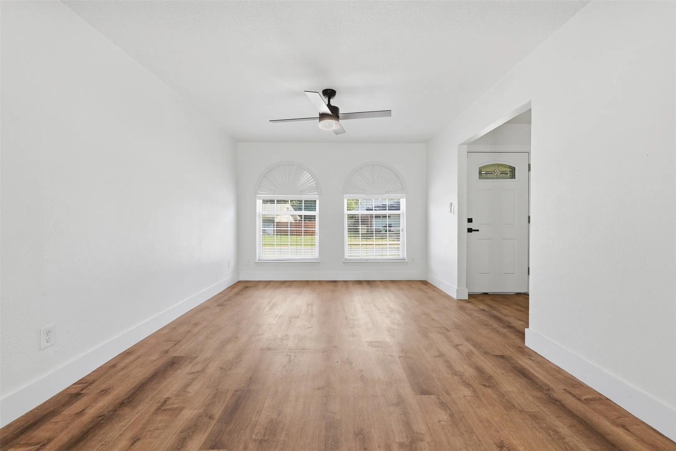 Single Family Residence For Sale in Tarrant County , 318 NE Michael Drive, Burleson, Texas 76028, 4 Bedroom, 3 Bathroom, Garage spaces, 1,624 Sqft, built in 1970, mls#21320670, Real Estate Agent in Burleson, Homes For Sale in Tarrant county, Homes For Sale in Burleson, Realtor in Burleson Texas, Real Estate Brokerage Independent Realty Texas, Luminita Cordes Realtor