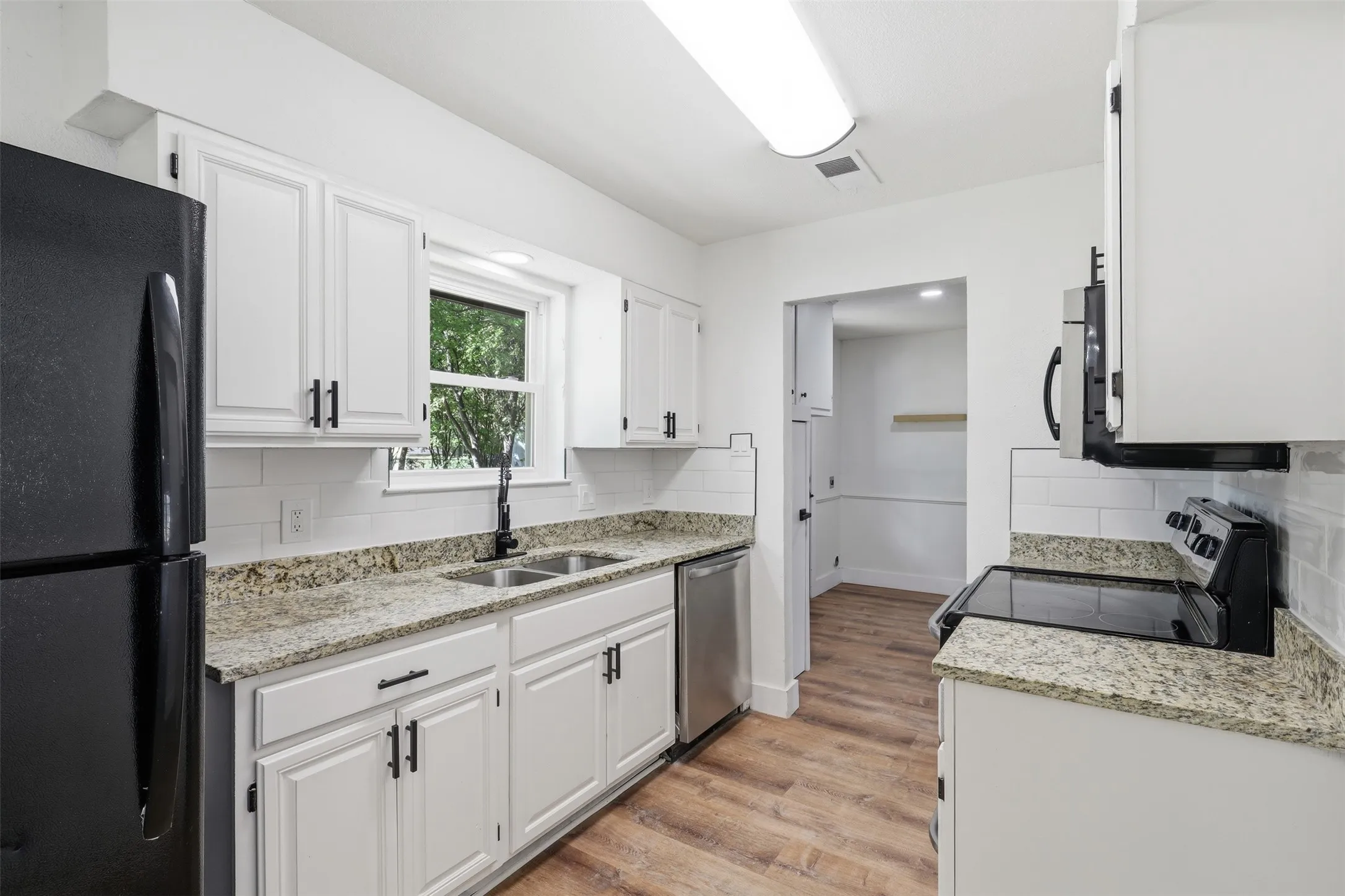 Single Family Residence For Sale in Tarrant County , 318 NE Michael Drive, Burleson, Texas 76028, 4 Bedroom, 3 Bathroom, Garage spaces, 1,624 Sqft, built in 1970, mls#21320670, Real Estate Agent in Burleson, Homes For Sale in Tarrant county, Homes For Sale in Burleson, Realtor in Burleson Texas, Real Estate Brokerage Independent Realty Texas, Luminita Cordes Realtor