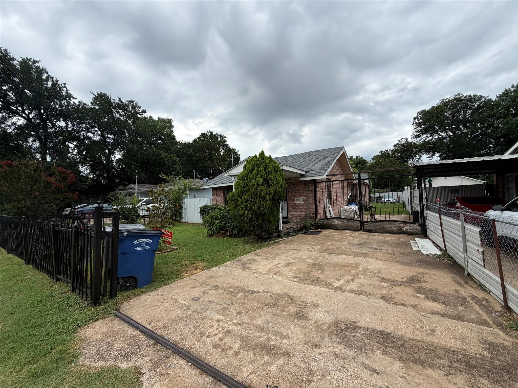 Single Family Residence For Sale in Dallas County , 3514 Ingersoll Street, Dallas, Texas 75212, 3 Bedrooms, 1 Bathroom, Garage spaces, 704 Sqft, built in 1925, Price $160,000, mls#21306782, Real Estate Agent in Dallas, Homes For Sale in Dallas county, Homes For Sale in Dallas, Realtor in Dallas Texas, Real Estate Brokerage Independent Realty Texas, Luminita Cordes Realtor