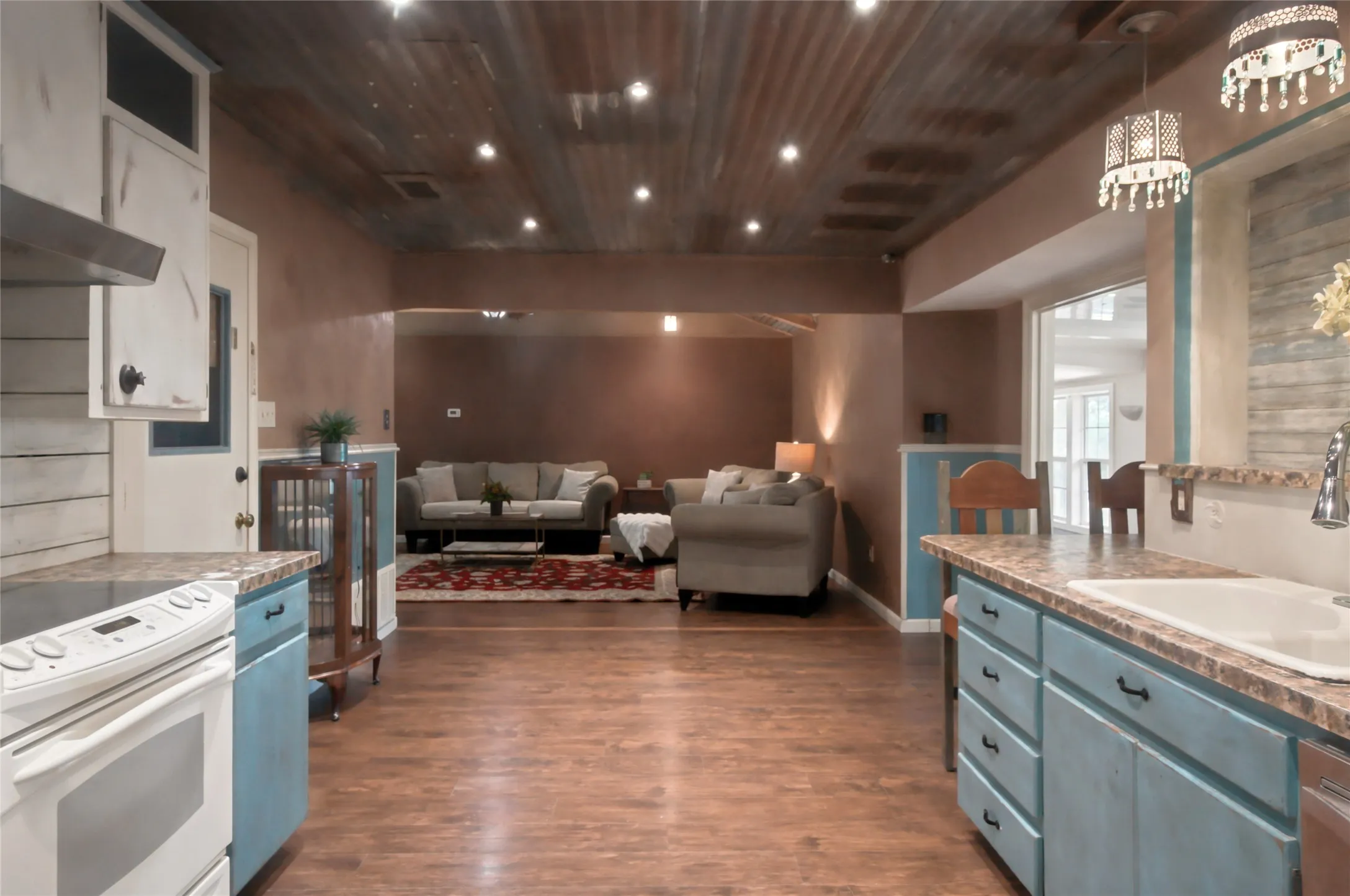 Single Family Residence For Sale in Parker County , 808 Hilltop Drive, Weatherford, Texas 76086, 3 Bedroom, 2 Bathroom, 2 Garage spaces, 2,098 Sqft, built in 1977, mls#21309735, Real Estate Agent in Weatherford, Homes For Sale in Parker county, Homes For Sale in Weatherford, Realtor in Weatherford Texas, Real Estate Brokerage Independent Realty Texas, Luminita Cordes Realtor