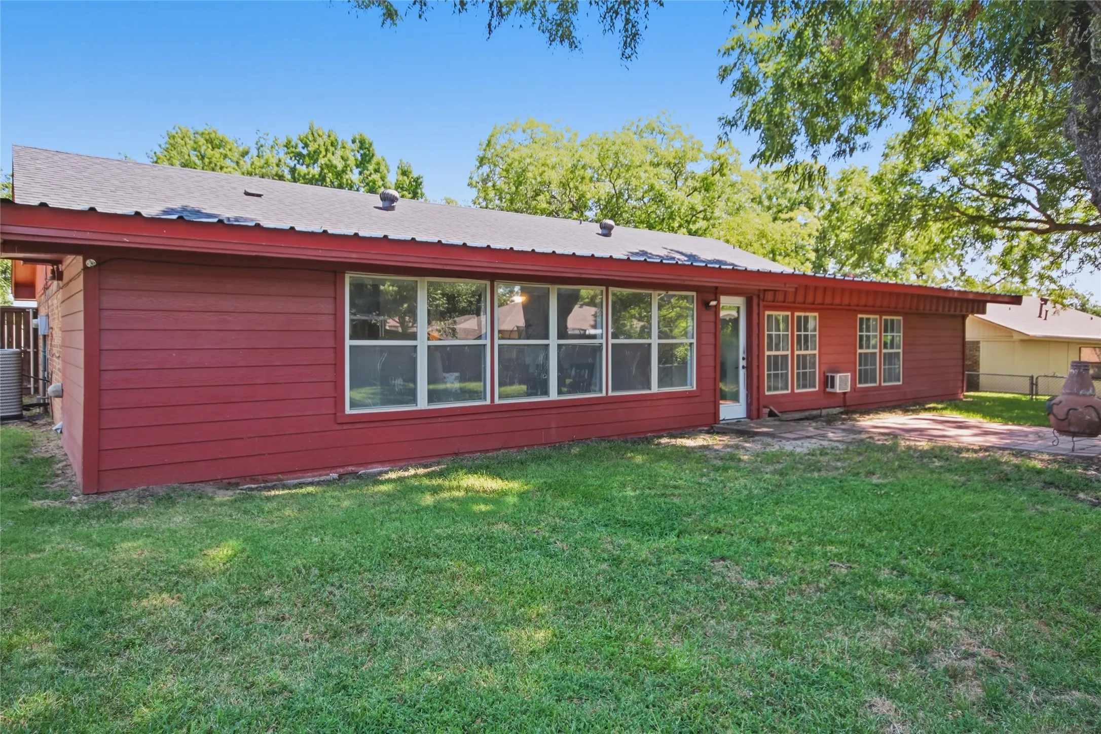 Single Family Residence For Sale in Parker County , 808 Hilltop Drive, Weatherford, Texas 76086, 3 Bedroom, 2 Bathroom, 2 Garage spaces, 2,098 Sqft, built in 1977, mls#21309735, Real Estate Agent in Weatherford, Homes For Sale in Parker county, Homes For Sale in Weatherford, Realtor in Weatherford Texas, Real Estate Brokerage Independent Realty Texas, Luminita Cordes Realtor