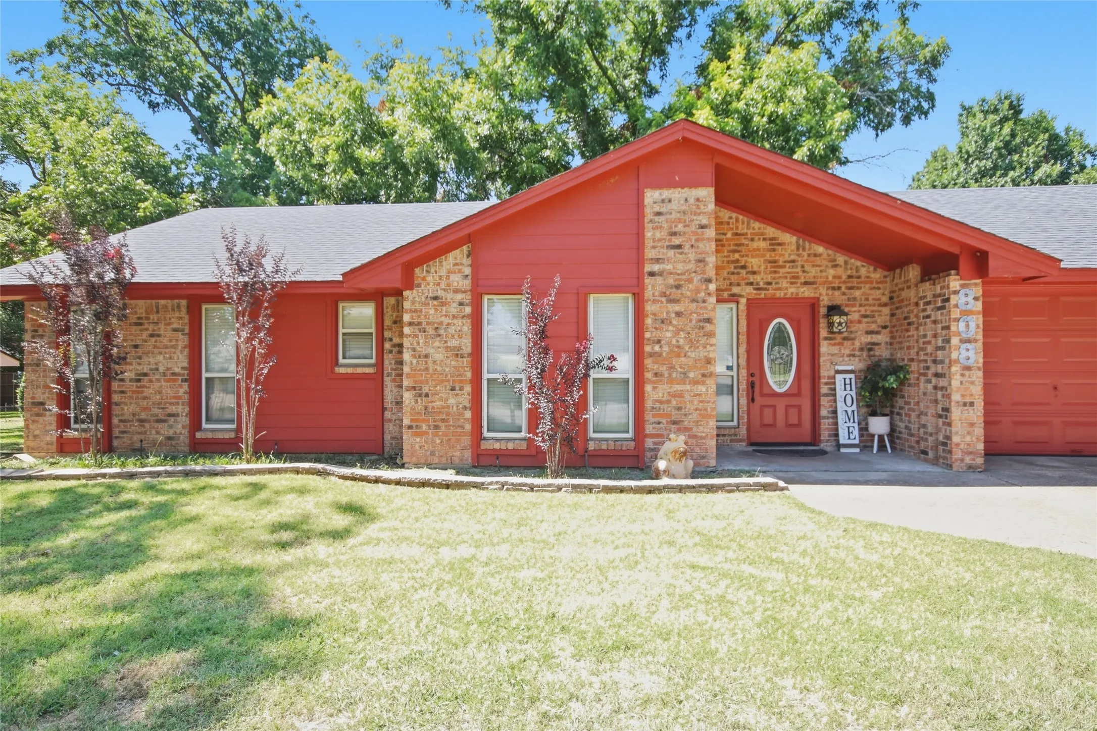 Single Family Residence For Sale in Parker County , 808 Hilltop Drive, Weatherford, Texas 76086, 3 Bedroom, 2 Bathroom, 2 Garage spaces, 2,098 Sqft, built in 1977, mls#21309735, Real Estate Agent in Weatherford, Homes For Sale in Parker county, Homes For Sale in Weatherford, Realtor in Weatherford Texas, Real Estate Brokerage Independent Realty Texas, Luminita Cordes Realtor