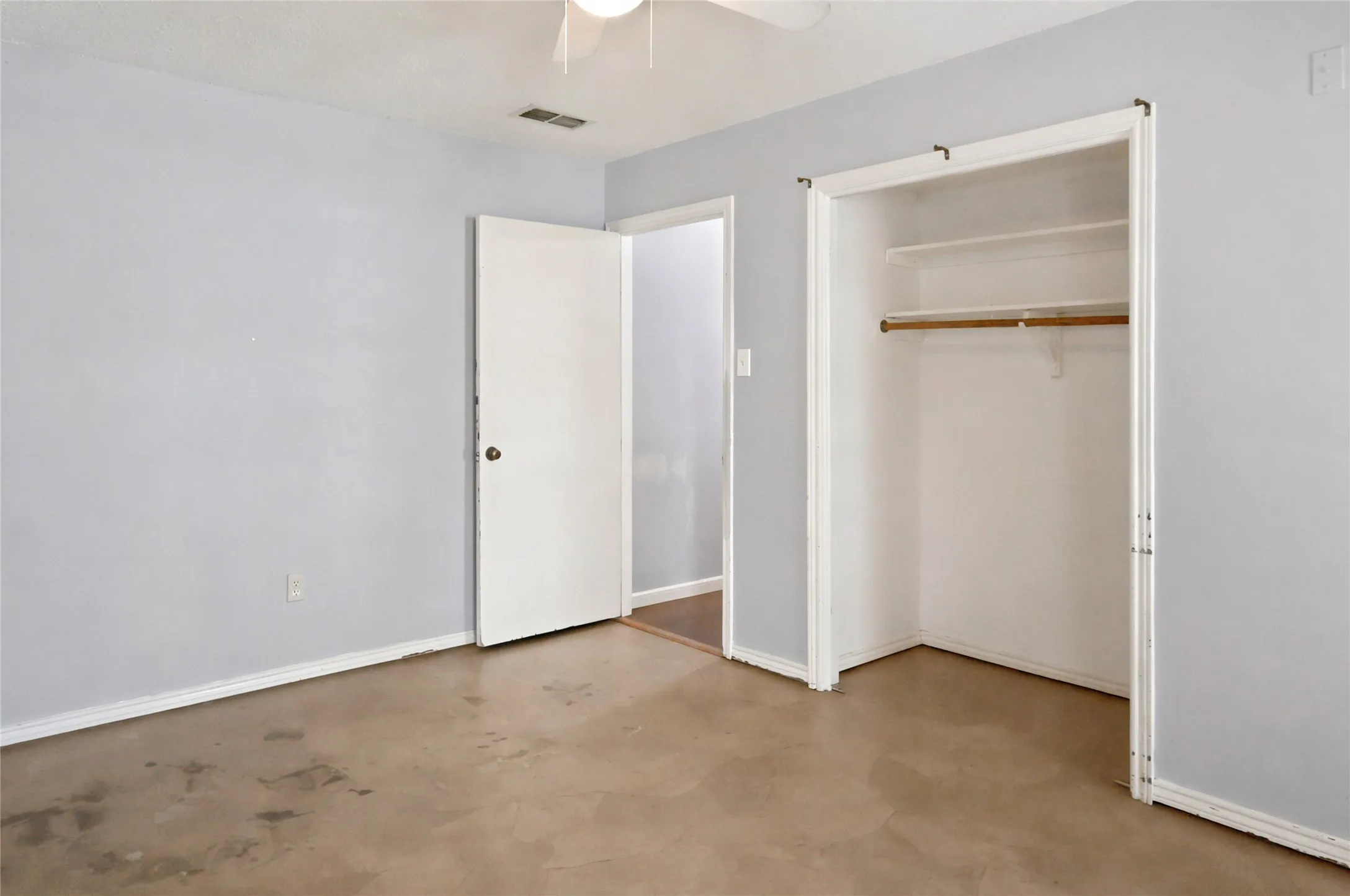 Single Family Residence For Sale in Parker County , 808 Hilltop Drive, Weatherford, Texas 76086, 3 Bedroom, 2 Bathroom, 2 Garage spaces, 2,098 Sqft, built in 1977, mls#21309735, Real Estate Agent in Weatherford, Homes For Sale in Parker county, Homes For Sale in Weatherford, Realtor in Weatherford Texas, Real Estate Brokerage Independent Realty Texas, Luminita Cordes Realtor