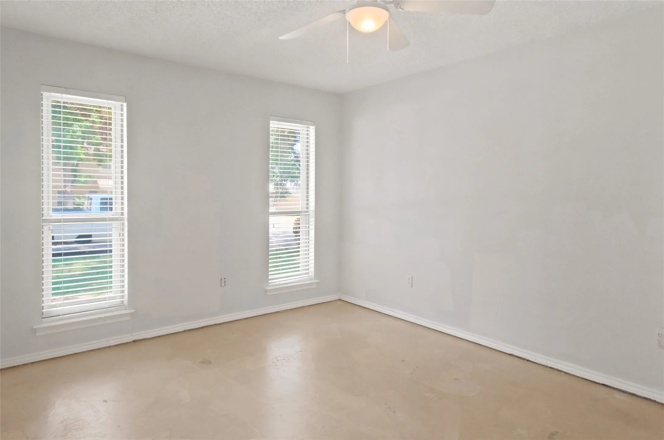 Single Family Residence For Sale in Parker County , 808 Hilltop Drive, Weatherford, Texas 76086, 3 Bedroom, 2 Bathroom, 2 Garage spaces, 2,098 Sqft, built in 1977, mls#21309735, Real Estate Agent in Weatherford, Homes For Sale in Parker county, Homes For Sale in Weatherford, Realtor in Weatherford Texas, Real Estate Brokerage Independent Realty Texas, Luminita Cordes Realtor