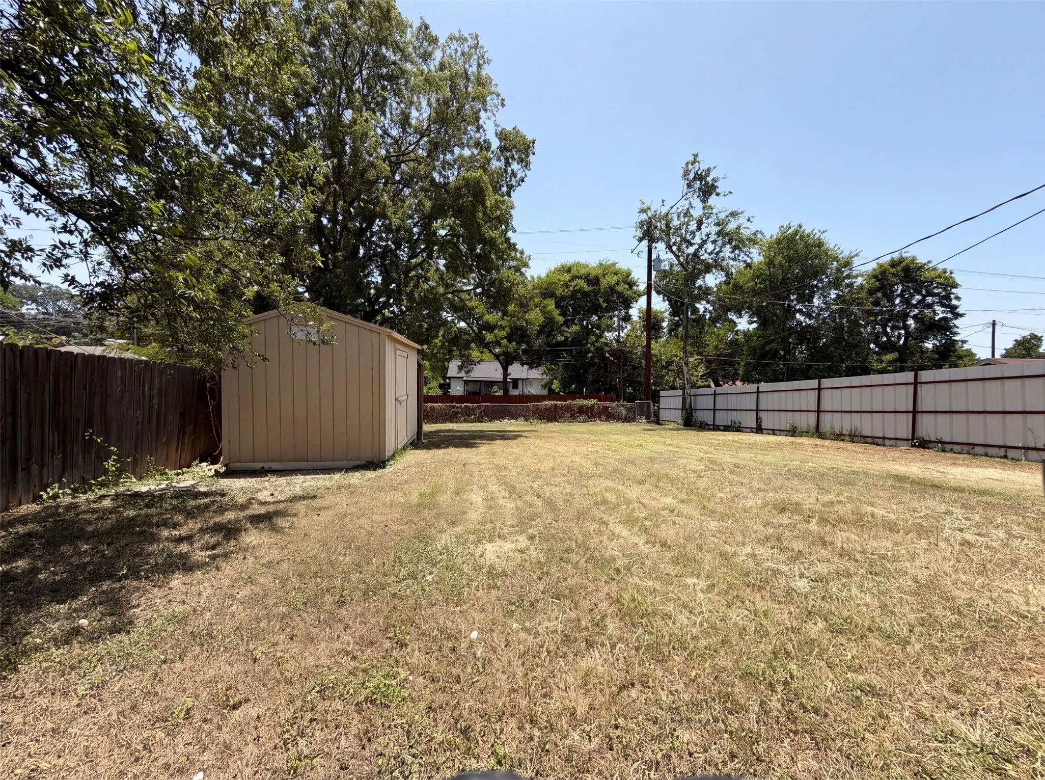 Single Family Residence For Sale in Tarrant County , 2832 Avenue I, Fort Worth, Texas 76105, 2 Bedroom, 1 Bathroom, Garage spaces, 902 Sqft, built in 1928, mls#21322627, Real Estate Agent in Fort Worth, Homes For Sale in Tarrant county, Homes For Sale in Fort Worth, Realtor in Fort Worth Texas, Real Estate Brokerage Independent Realty Texas, Luminita Cordes Realtor