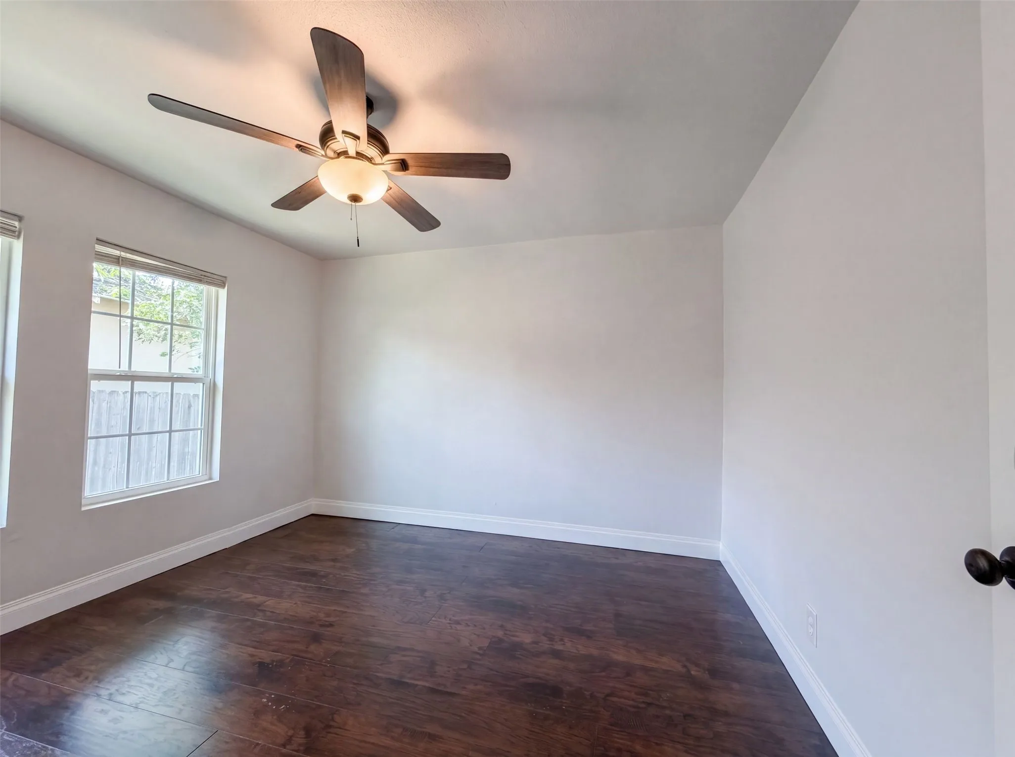 Single Family Residence For Sale in Tarrant County , 2832 Avenue I, Fort Worth, Texas 76105, 2 Bedroom, 1 Bathroom, Garage spaces, 902 Sqft, built in 1928, mls#21322627, Real Estate Agent in Fort Worth, Homes For Sale in Tarrant county, Homes For Sale in Fort Worth, Realtor in Fort Worth Texas, Real Estate Brokerage Independent Realty Texas, Luminita Cordes Realtor