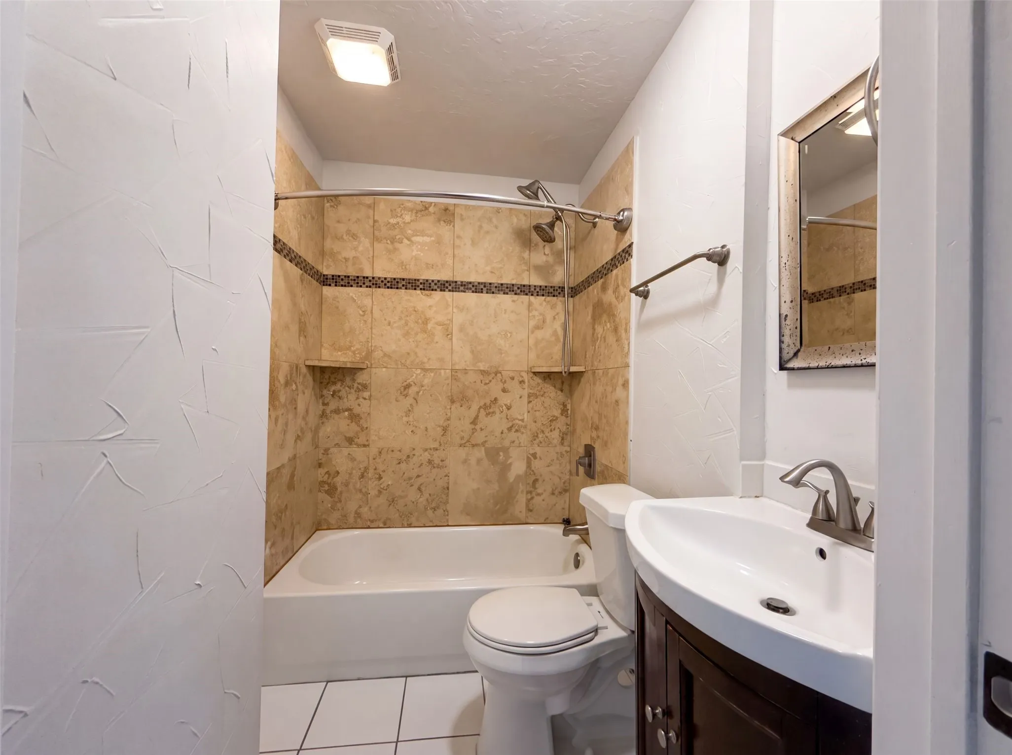 Single Family Residence For Sale in Tarrant County , 2832 Avenue I, Fort Worth, Texas 76105, 2 Bedroom, 1 Bathroom, Garage spaces, 902 Sqft, built in 1928, mls#21322627, Real Estate Agent in Fort Worth, Homes For Sale in Tarrant county, Homes For Sale in Fort Worth, Realtor in Fort Worth Texas, Real Estate Brokerage Independent Realty Texas, Luminita Cordes Realtor