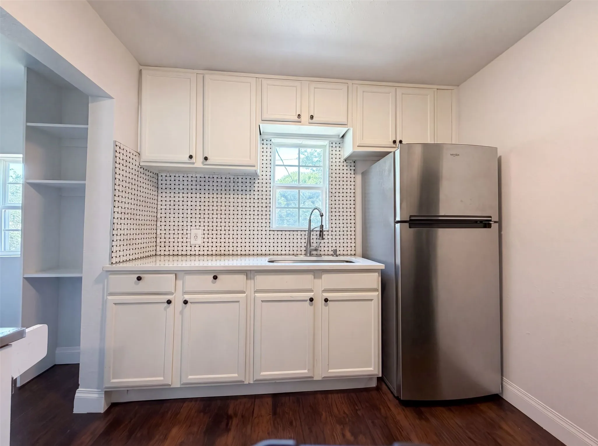 Single Family Residence For Sale in Tarrant County , 2832 Avenue I, Fort Worth, Texas 76105, 2 Bedroom, 1 Bathroom, Garage spaces, 902 Sqft, built in 1928, mls#21322627, Real Estate Agent in Fort Worth, Homes For Sale in Tarrant county, Homes For Sale in Fort Worth, Realtor in Fort Worth Texas, Real Estate Brokerage Independent Realty Texas, Luminita Cordes Realtor