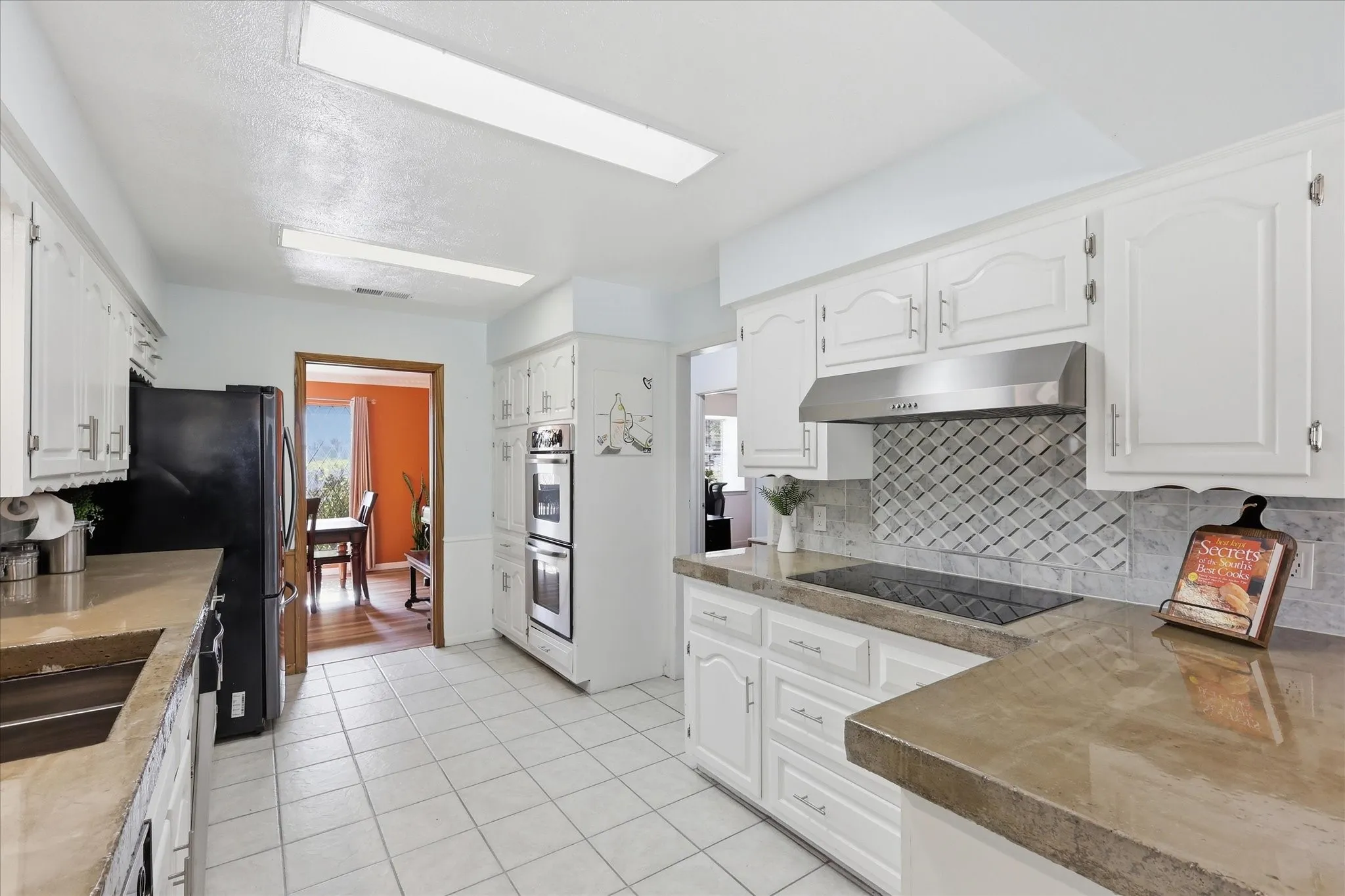 Single Family Residence For Sale in Dallas County , 1116 Spring Lake Drive, Duncanville, Texas 75137, 6 Bedroom, 4 Bathroom, 2 Garage spaces, 3,695 Sqft, built in 1976, mls#21277699, Real Estate Agent in Duncanville, Homes For Sale in Dallas county, Homes For Sale in Duncanville, Realtor in Duncanville Texas, Real Estate Brokerage Independent Realty Texas, Luminita Cordes Realtor