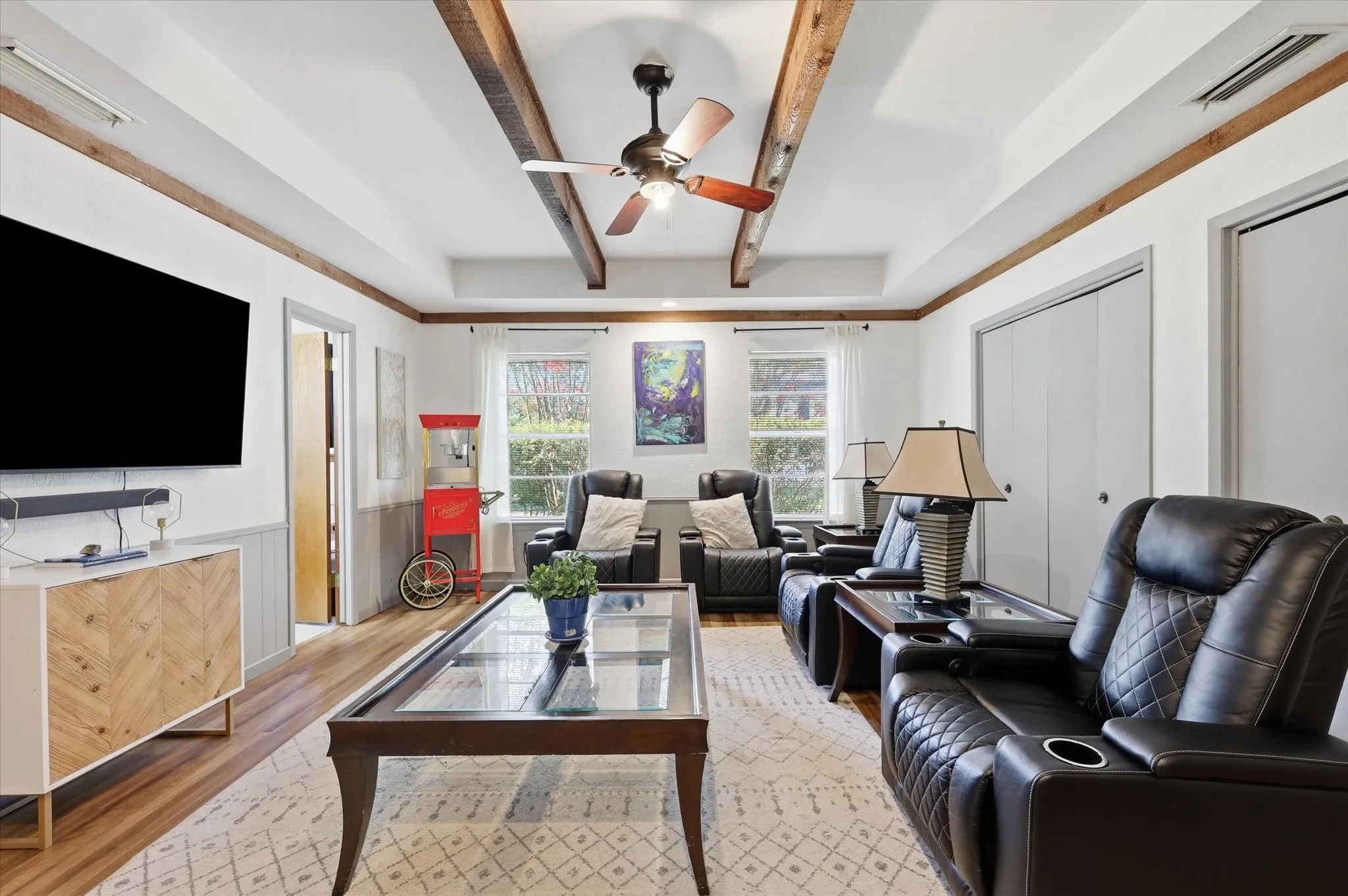 Single Family Residence For Sale in Dallas County , 1116 Spring Lake Drive, Duncanville, Texas 75137, 6 Bedroom, 4 Bathroom, 2 Garage spaces, 3,695 Sqft, built in 1976, mls#21277699, Real Estate Agent in Duncanville, Homes For Sale in Dallas county, Homes For Sale in Duncanville, Realtor in Duncanville Texas, Real Estate Brokerage Independent Realty Texas, Luminita Cordes Realtor