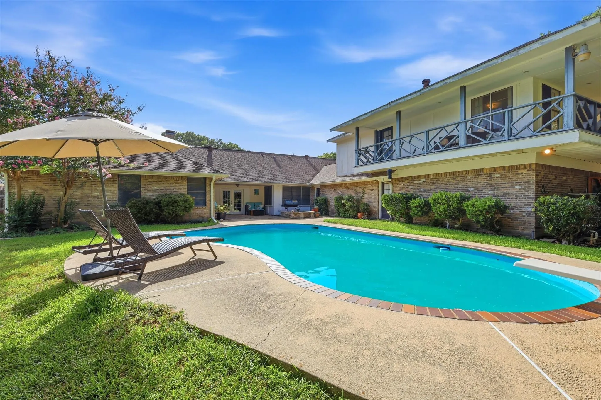 Single Family Residence For Sale in Dallas County , 1116 Spring Lake Drive, Duncanville, Texas 75137, 6 Bedroom, 4 Bathroom, 2 Garage spaces, 3,695 Sqft, built in 1976, mls#21277699, Real Estate Agent in Duncanville, Homes For Sale in Dallas county, Homes For Sale in Duncanville, Realtor in Duncanville Texas, Real Estate Brokerage Independent Realty Texas, Luminita Cordes Realtor