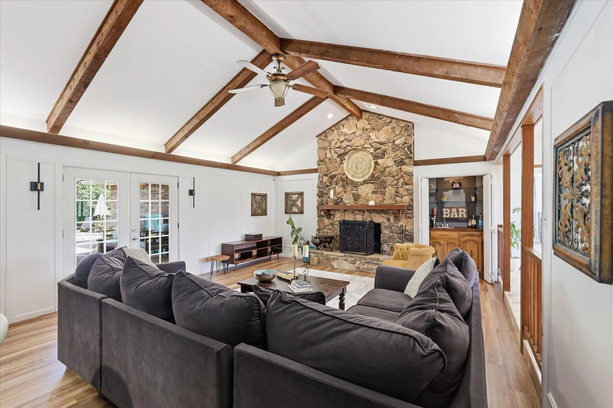 Single Family Residence For Sale in Dallas County , 1116 Spring Lake Drive, Duncanville, Texas 75137, 6 Bedroom, 4 Bathroom, 2 Garage spaces, 3,695 Sqft, built in 1976, mls#21277699, Real Estate Agent in Duncanville, Homes For Sale in Dallas county, Homes For Sale in Duncanville, Realtor in Duncanville Texas, Real Estate Brokerage Independent Realty Texas, Luminita Cordes Realtor