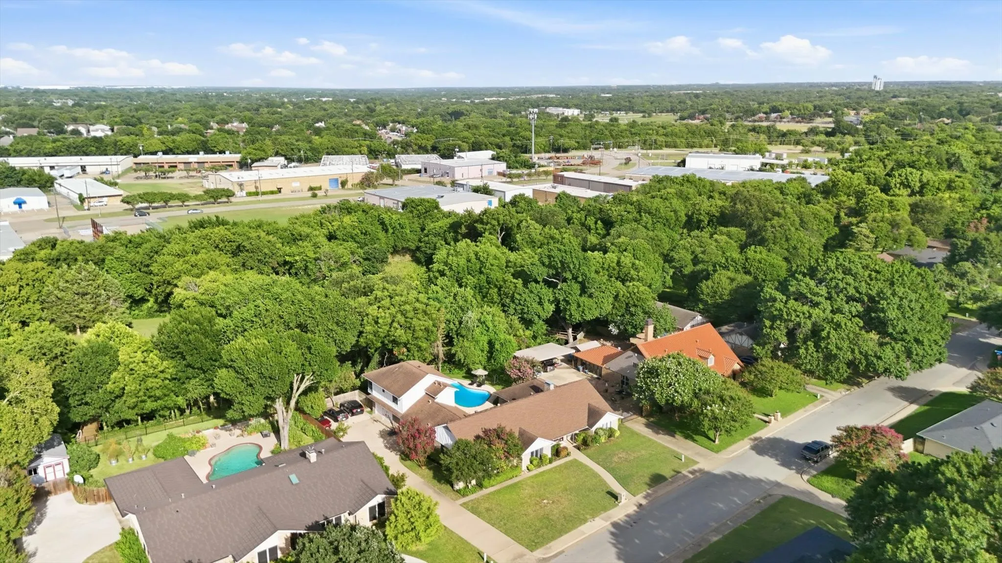 Single Family Residence For Sale in Dallas County , 1116 Spring Lake Drive, Duncanville, Texas 75137, 6 Bedroom, 4 Bathroom, 2 Garage spaces, 3,695 Sqft, built in 1976, mls#21277699, Real Estate Agent in Duncanville, Homes For Sale in Dallas county, Homes For Sale in Duncanville, Realtor in Duncanville Texas, Real Estate Brokerage Independent Realty Texas, Luminita Cordes Realtor